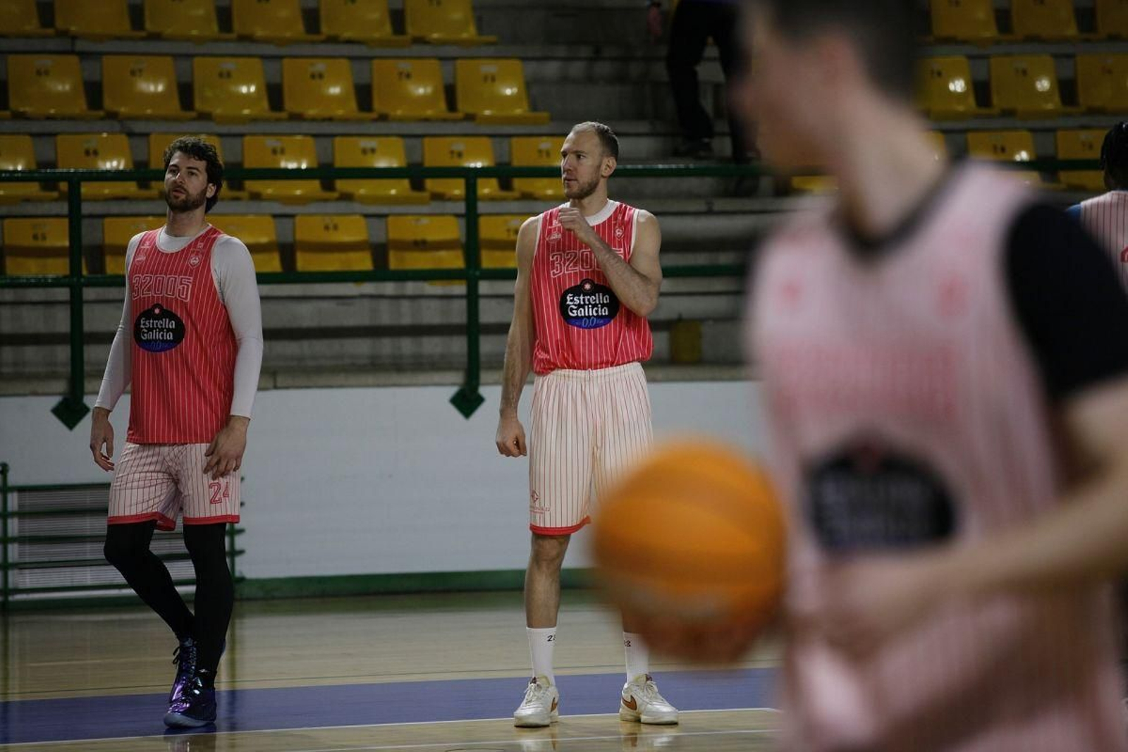 El ala-pívot bosnio Adin Vrabac llegó el domingo, entrenó ayer y jugará mañana ante el Cartagena.