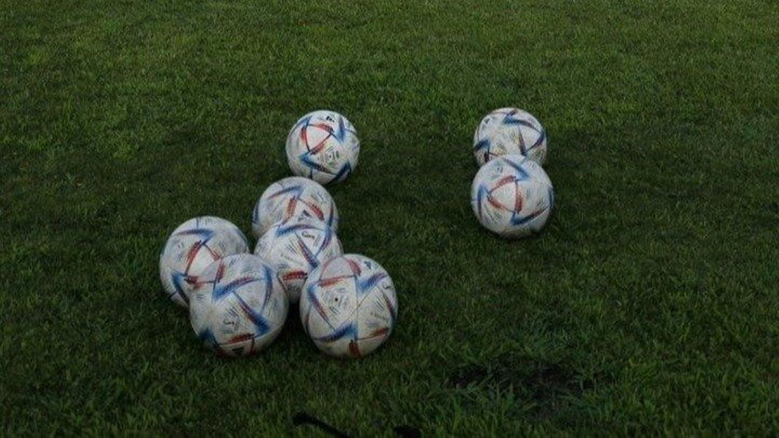 Balones en el entrenamiento de un equipo ourensano (Foto: Miguel Ángel).