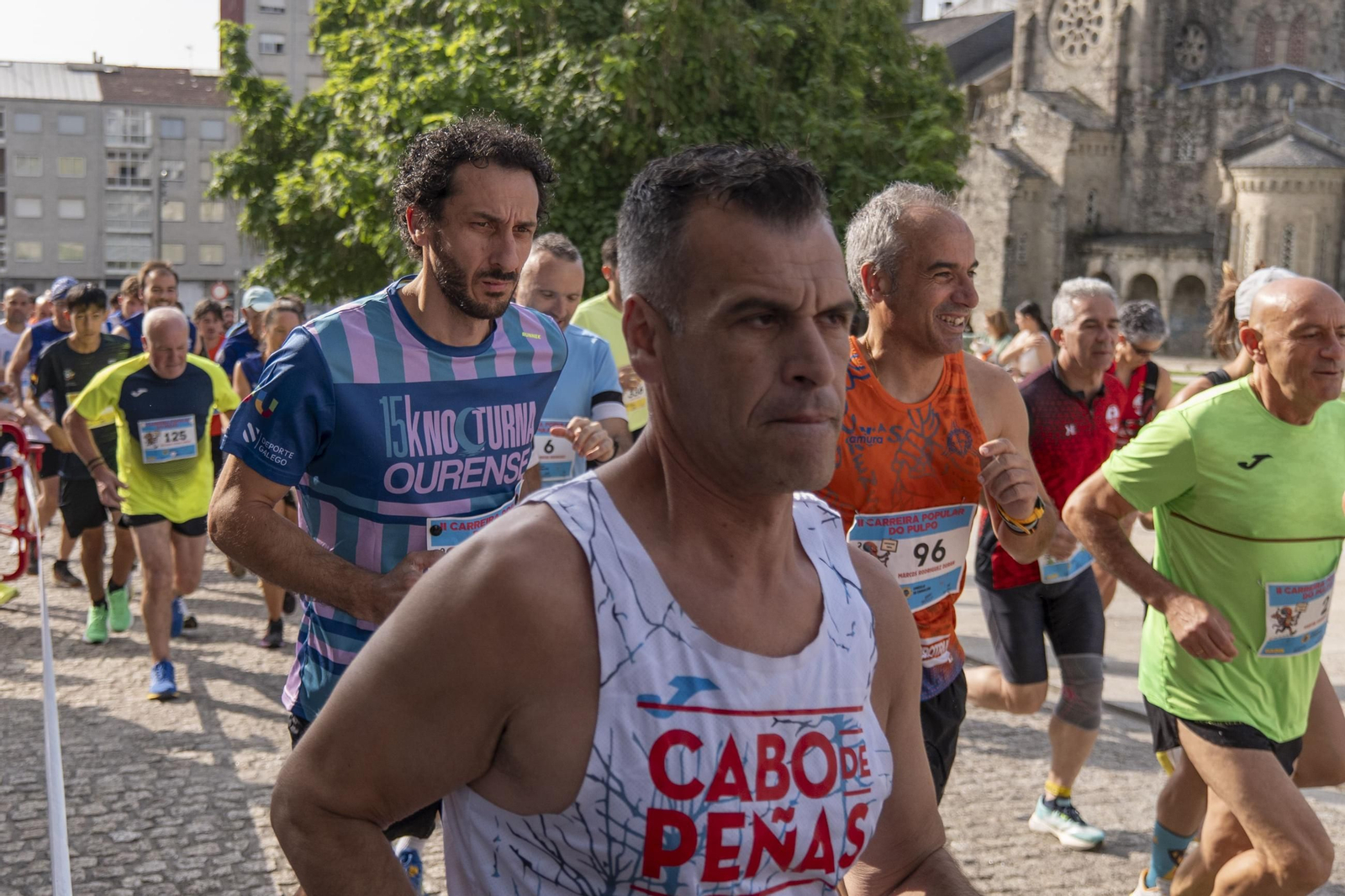 Galería |  A toda zapatilla por O Carballiño durante la II Carreira do Pulpo