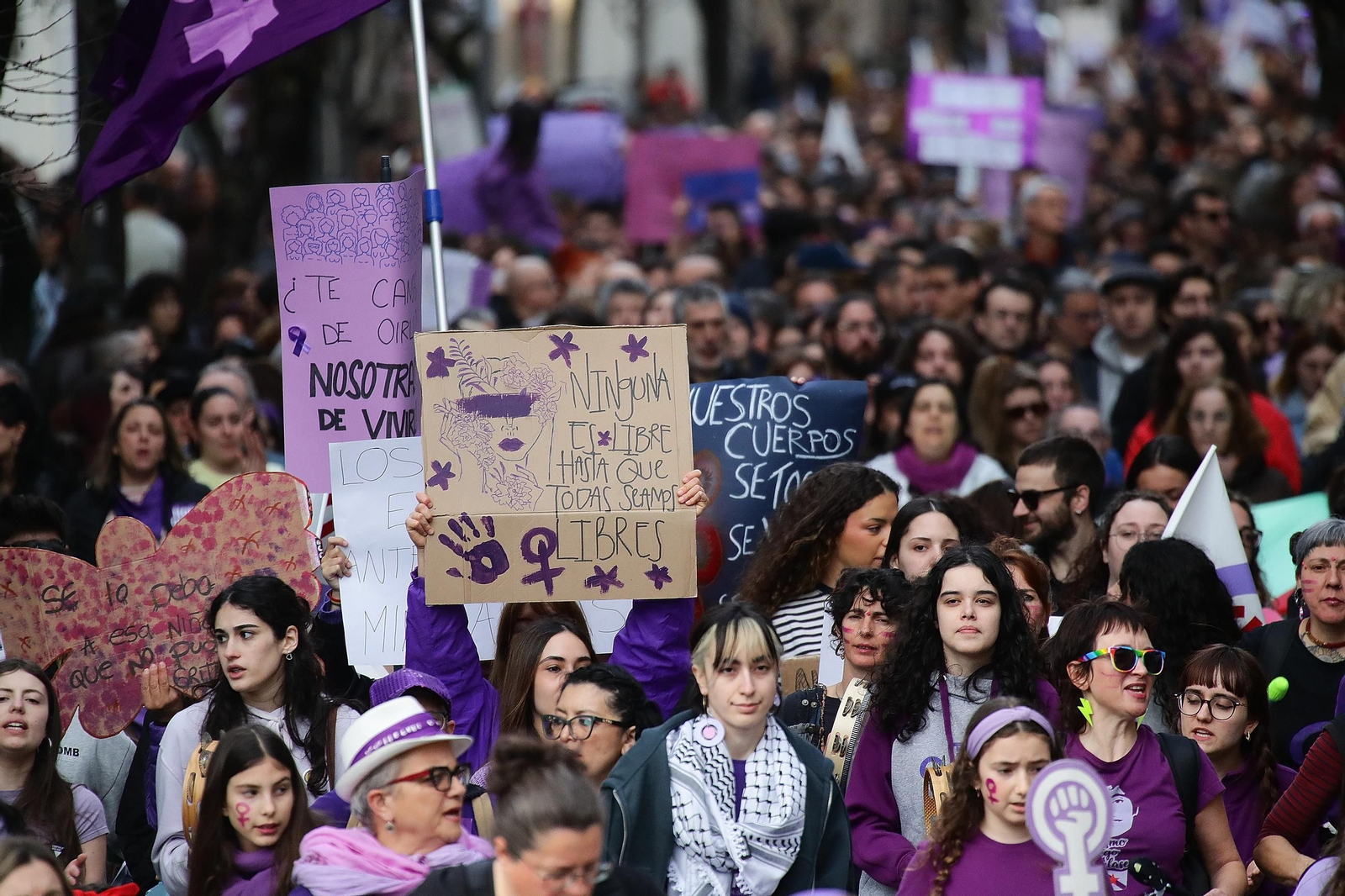 Galería |  Las mujeres salen a las calles de Ourense: feminismo y revolución