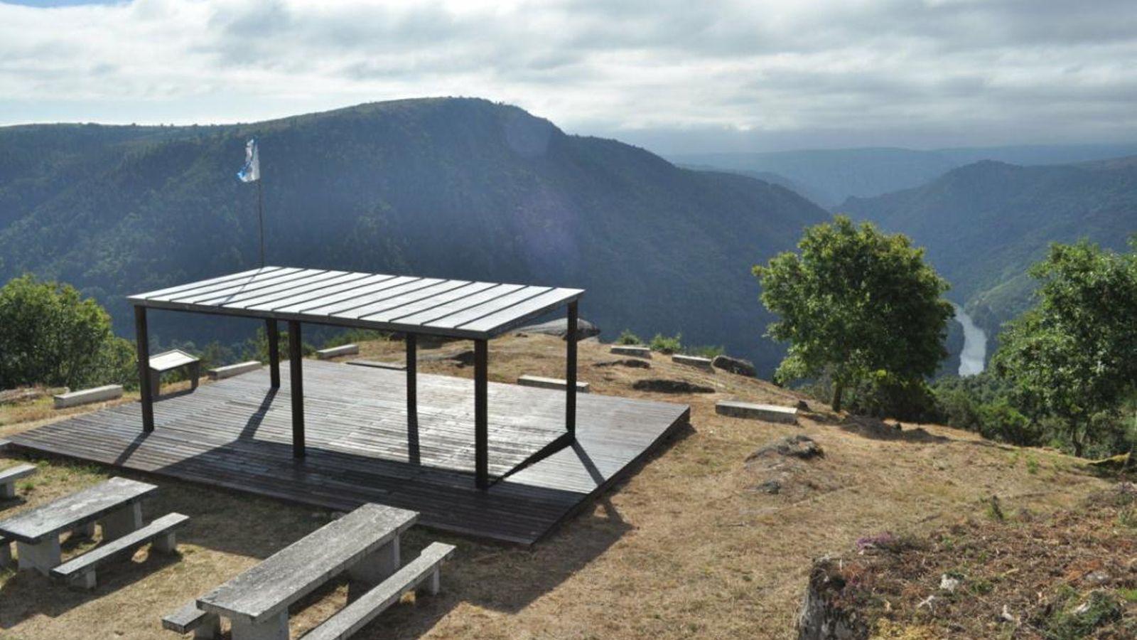 Mirador de Moura, ofrece una panorámica impresionante del Cañon del Sil.