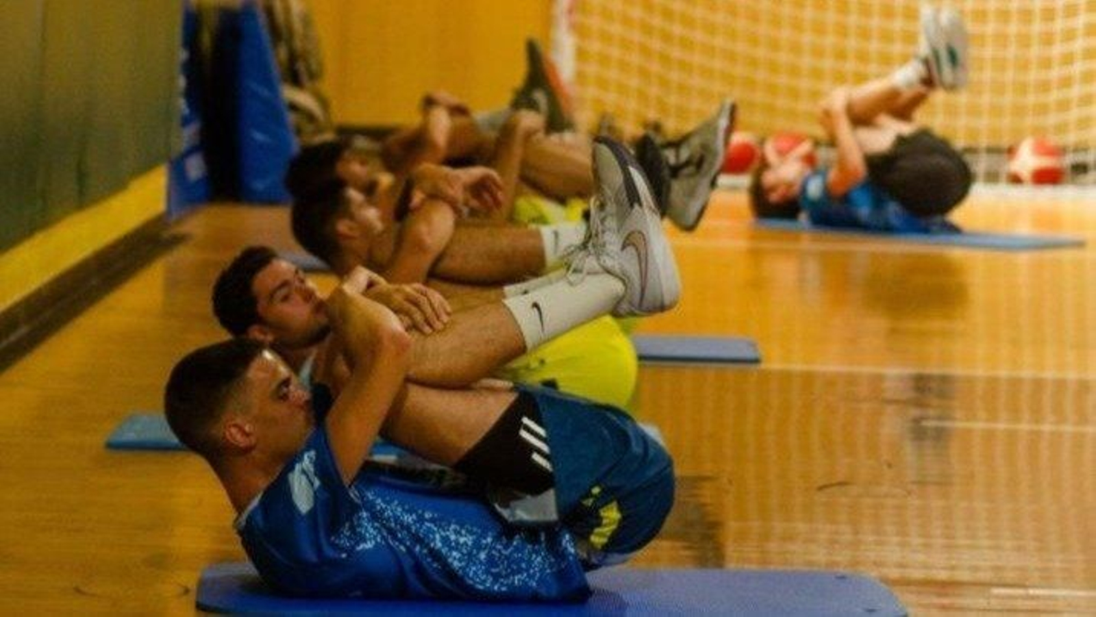 Los jugadores del COB se ejercitan durante una sesión de pretemporada.