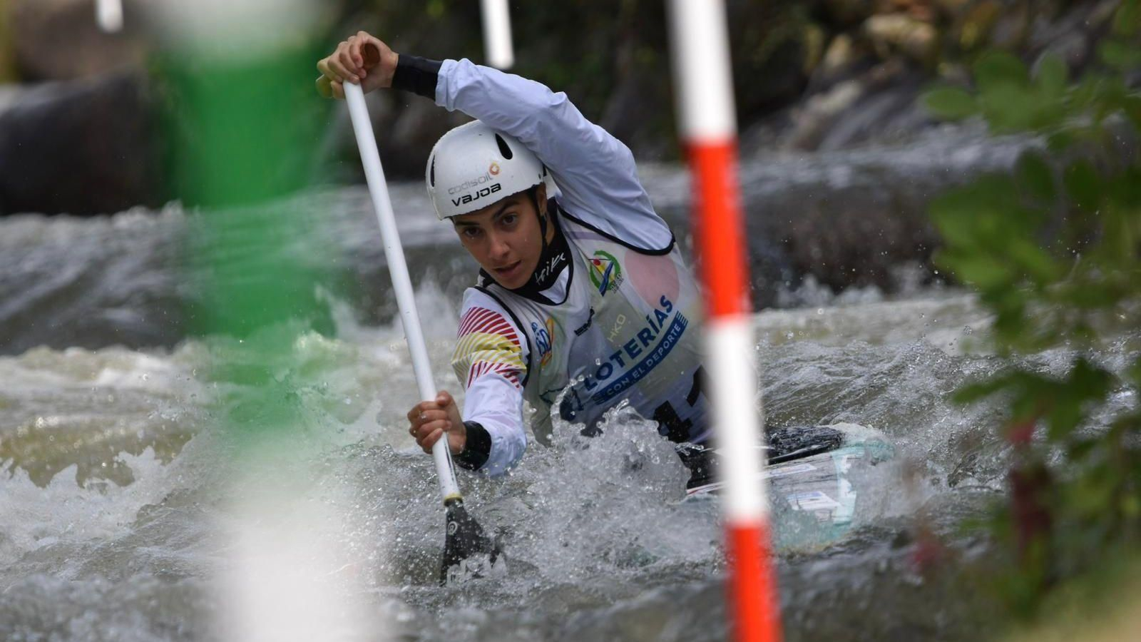 La canoísta internacional compagina de manera satiafactoria el deporte con la actividad laboral.