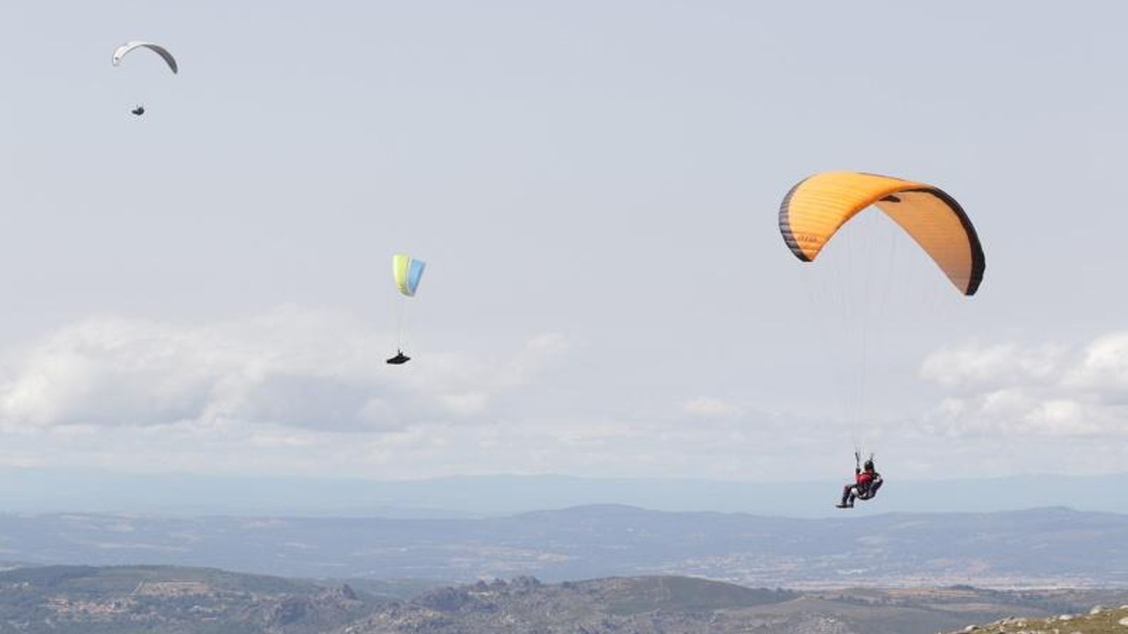 Parapente en Larouco (IVÁN DACAL).