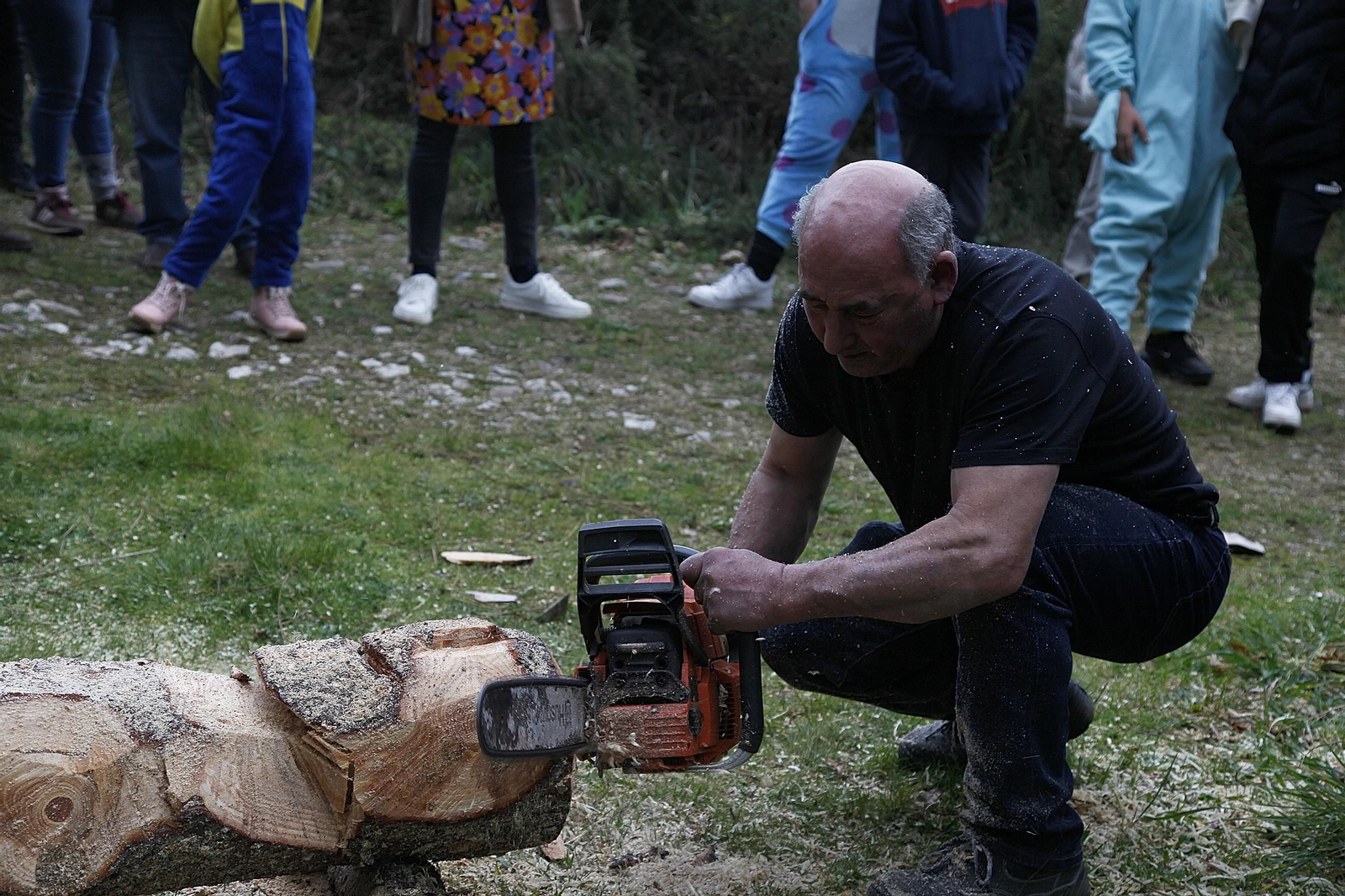 Galería | As Teixugueiras ya tienen a su meco de este Entroido