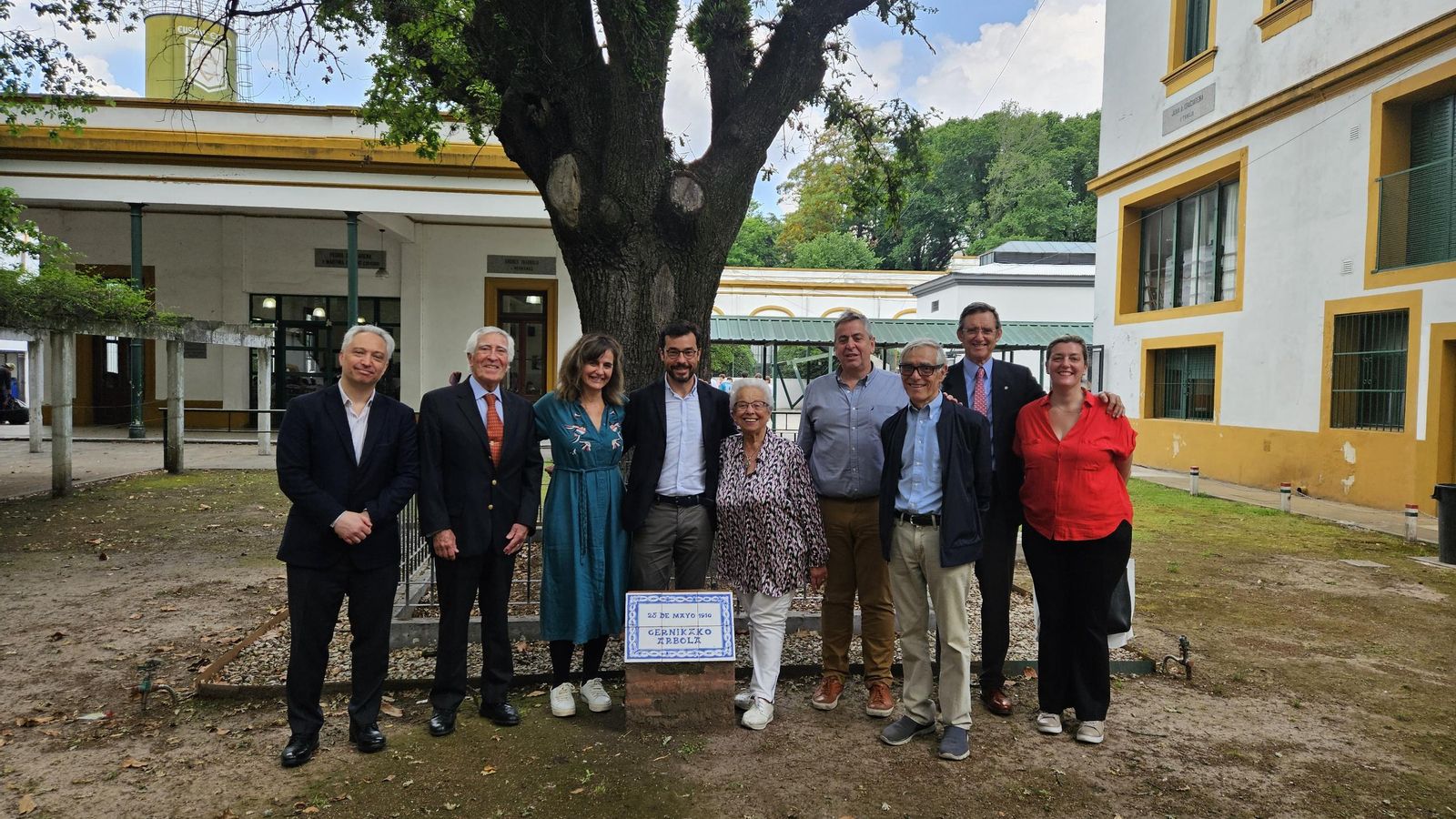 Ambos dirigentes mantuvieron encuentros con la colectividad