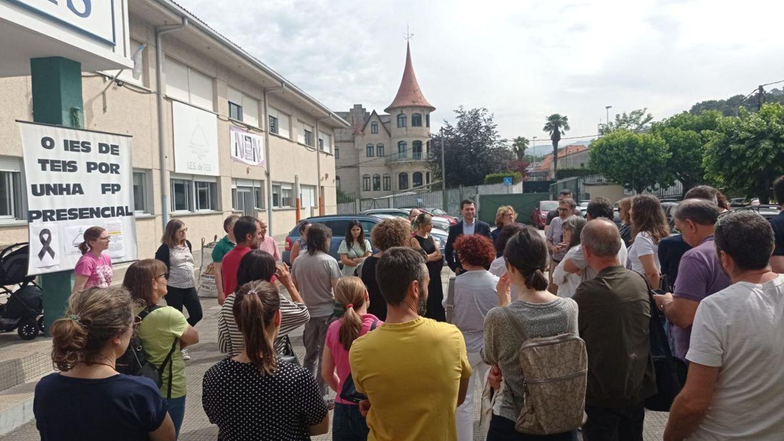 Gonzalo Caballero y Olga Alonso, en la protesta de Teis.