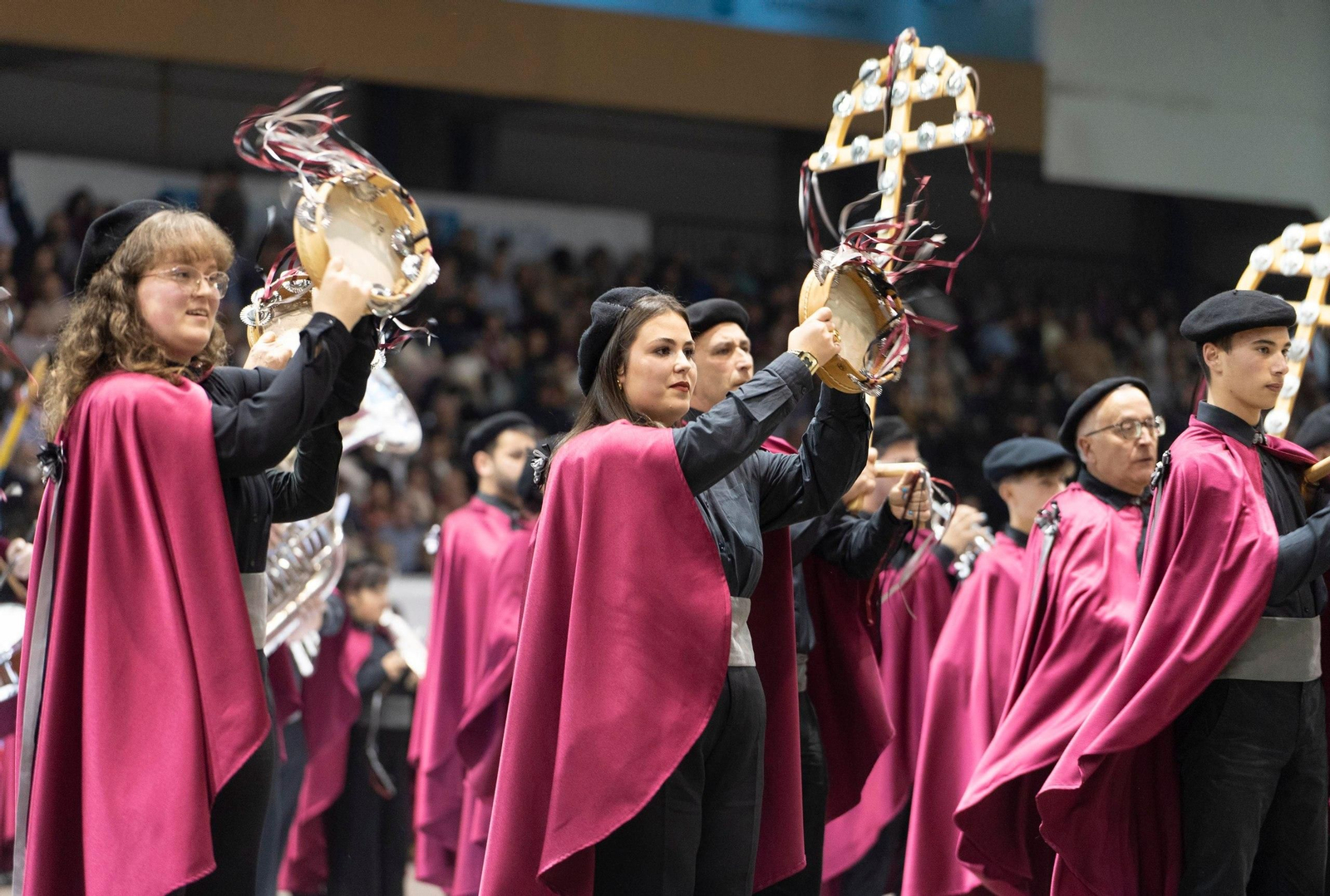 Galería | Récord de público en el concurso de rondallas del Ifevi