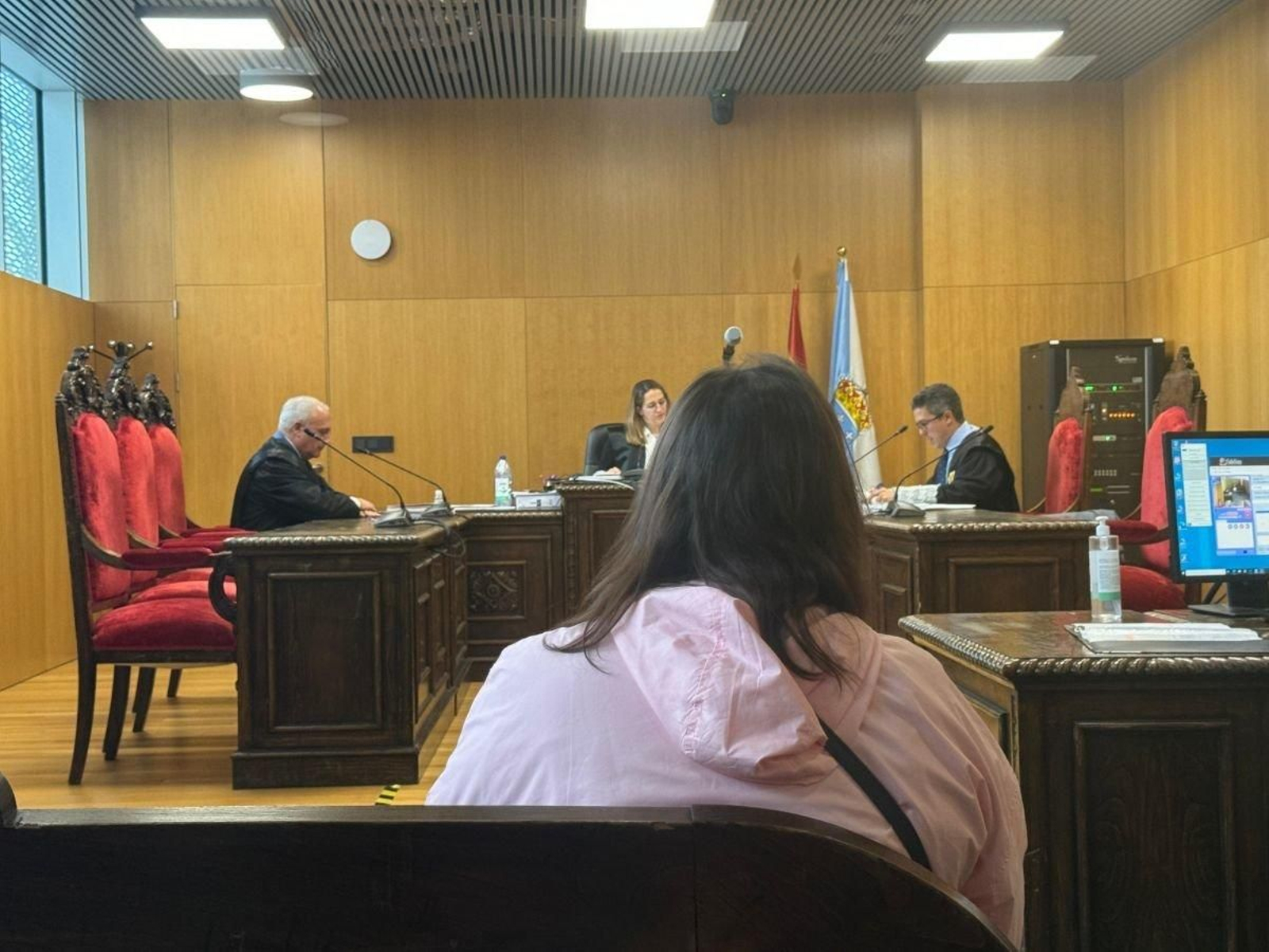 La acusada por conducir ebria, ayer en el banquillo del Penal 1.