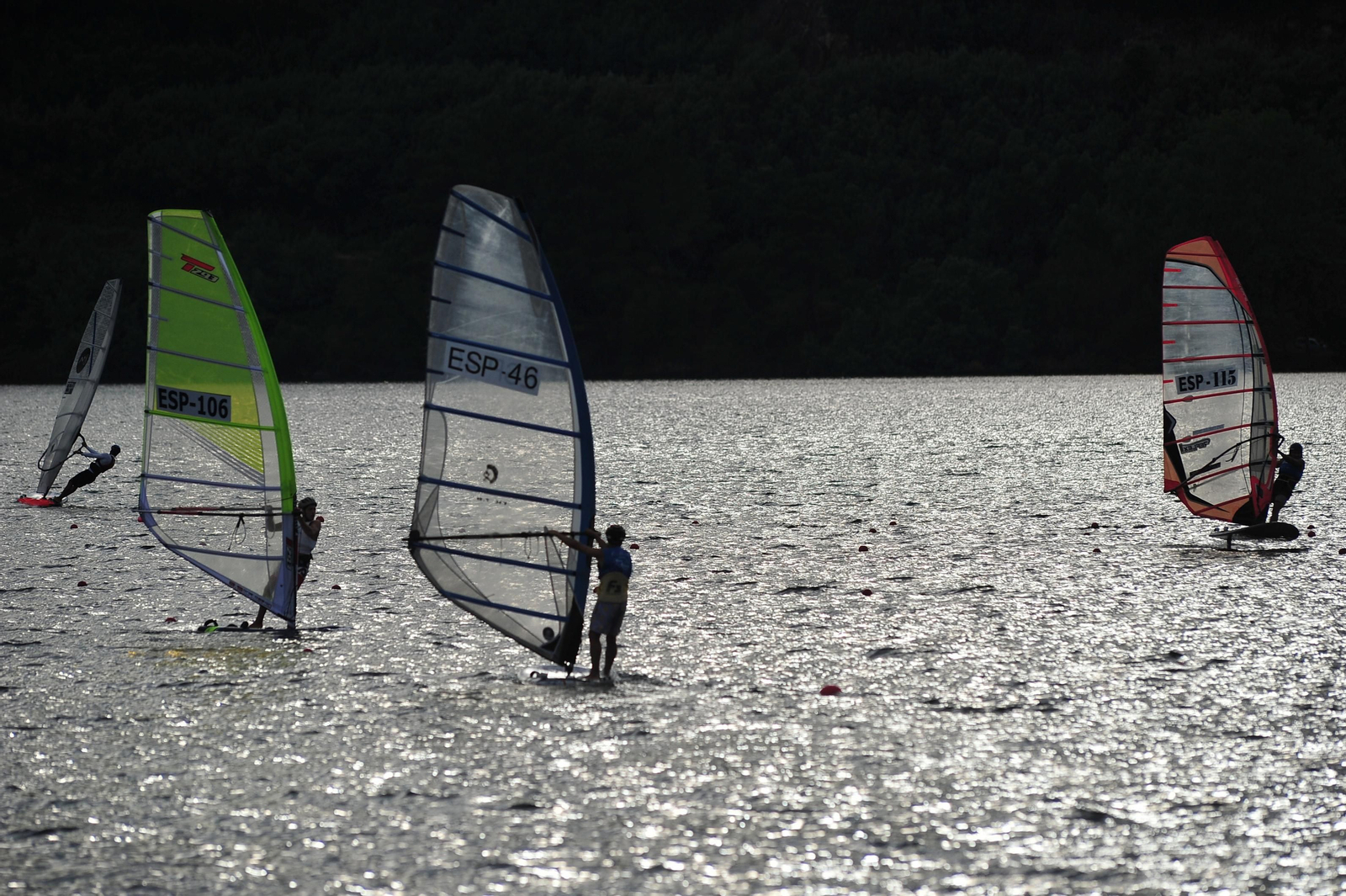 Los deportistas dieron el máximo sobre el agua.