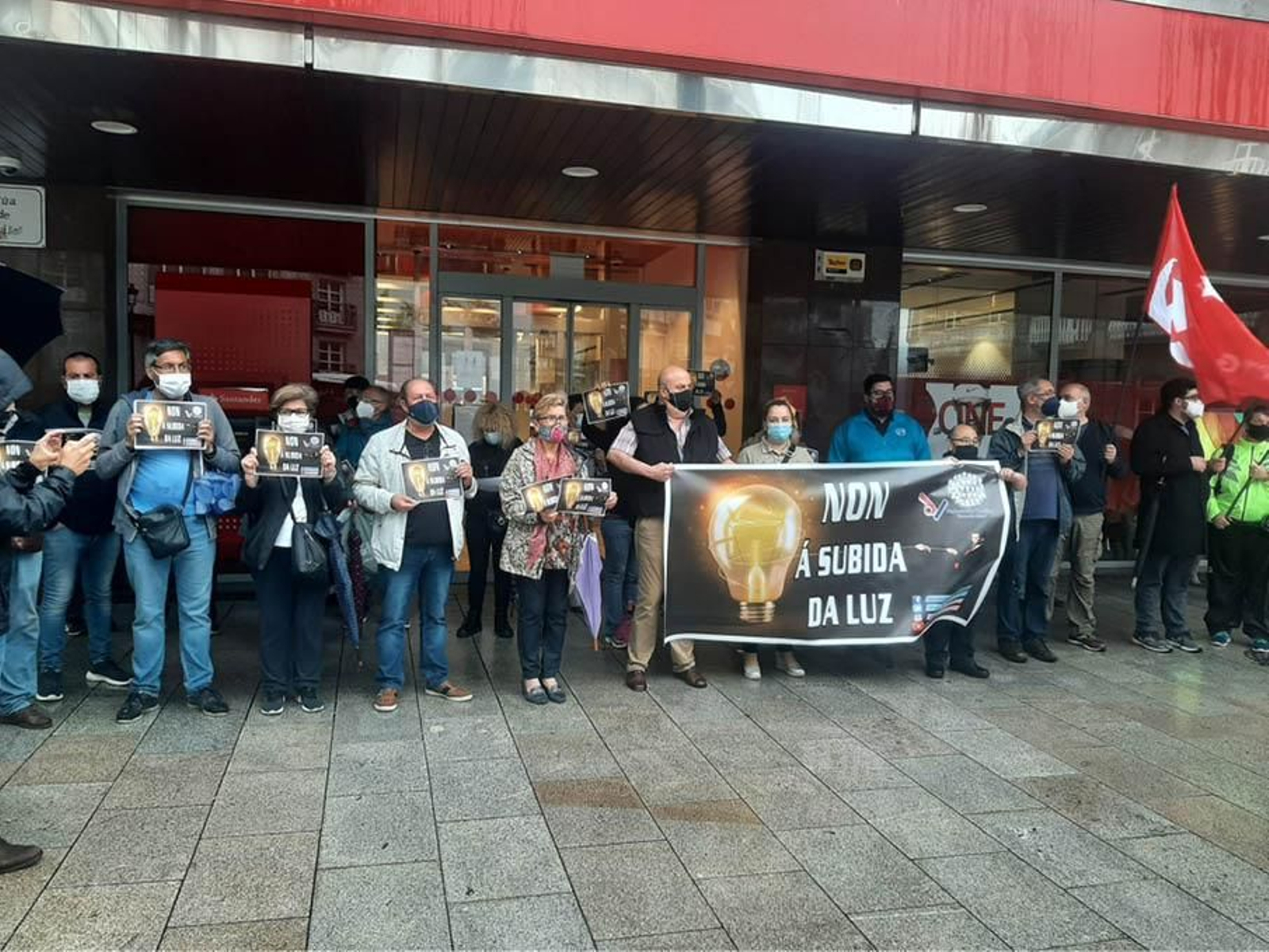 Protesta contra la subida del precio de la luz celebrada en la Farola de Urzaiz esta semana.