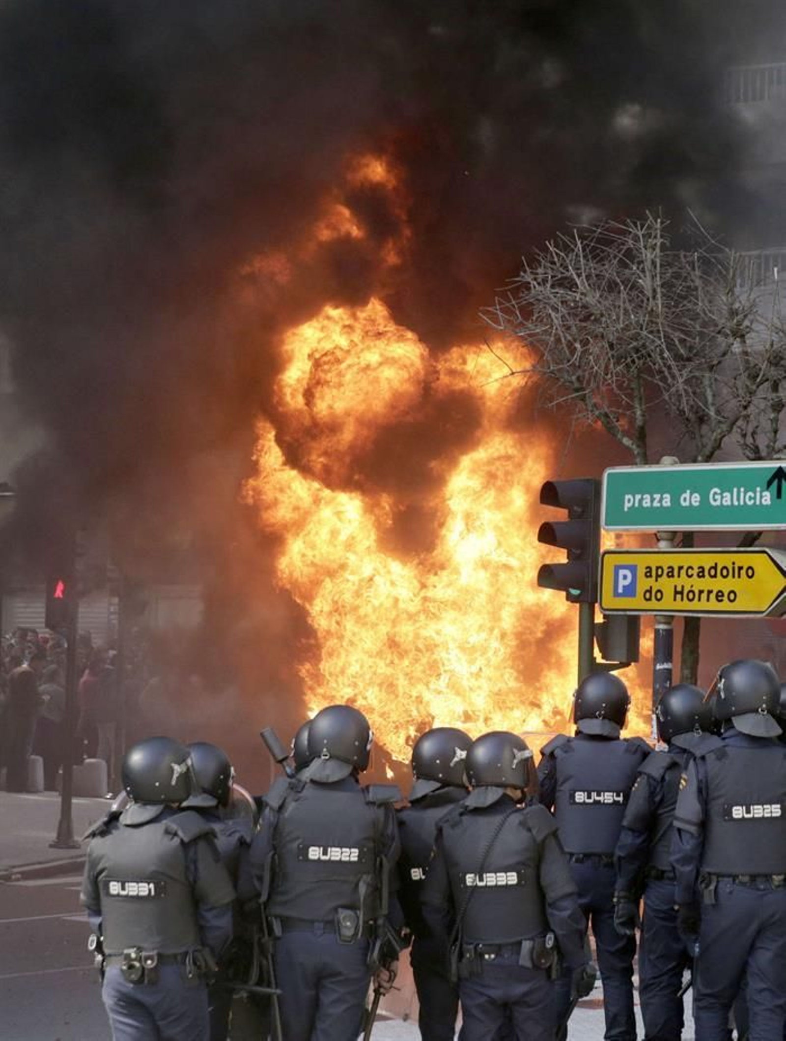 2 Carga policial en la protesta del cerco en Santiago