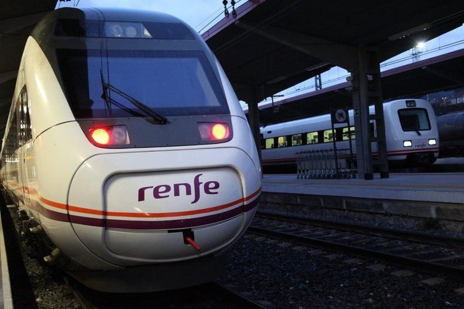 EL AVE en la estación de Ourense.