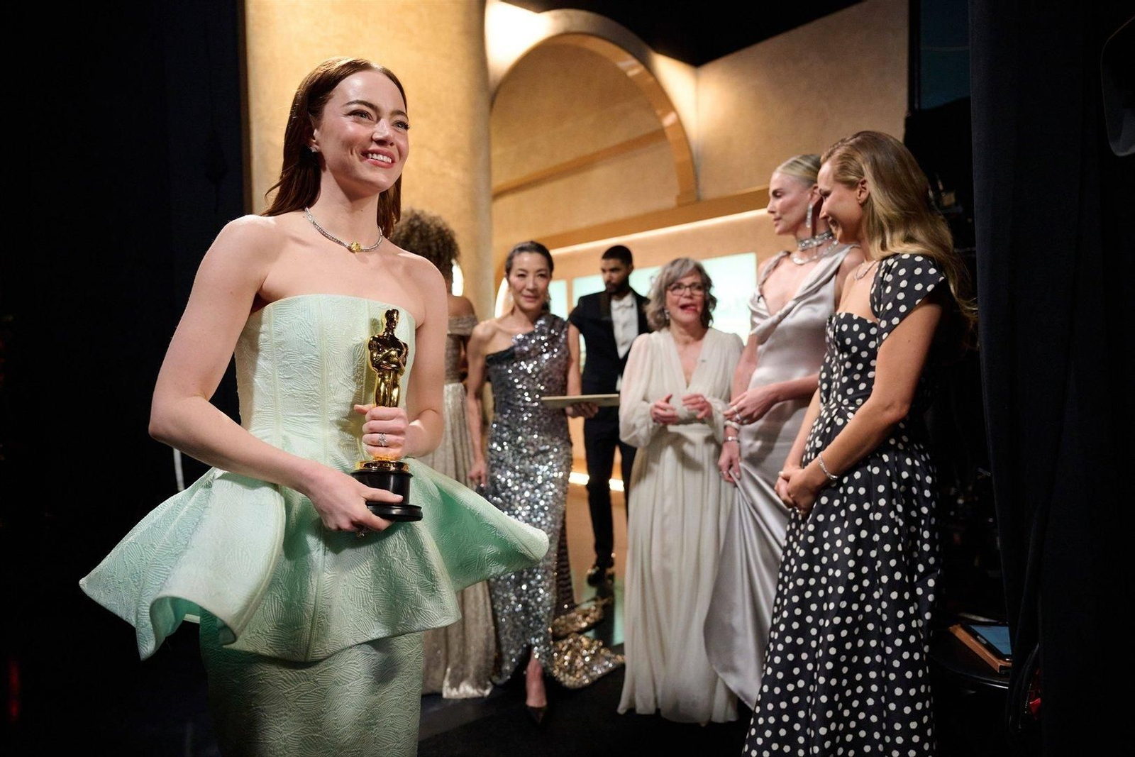 Emma Stone, ganadora del Oscar a Mejor Actriz por 'Pobres criaturas'.