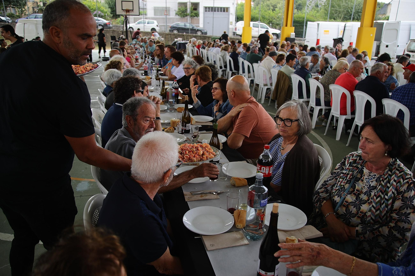 Galería | Biscoito de fariña, ovos, azucre e manteiga para celebrar a Festa da Bica en A Pobra de Trives