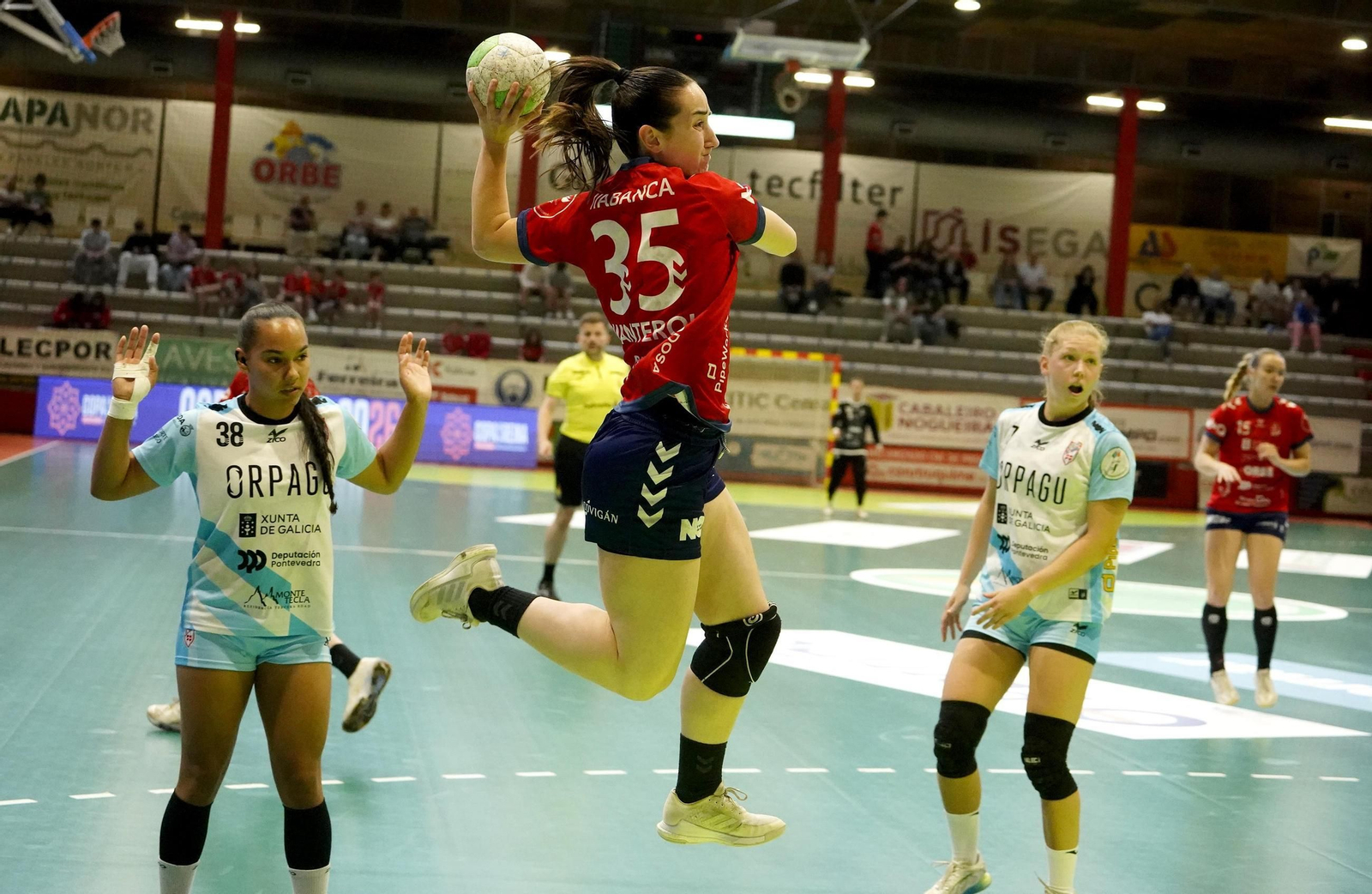 Galería | Porriño y Guardés se miden en el derbi femenino