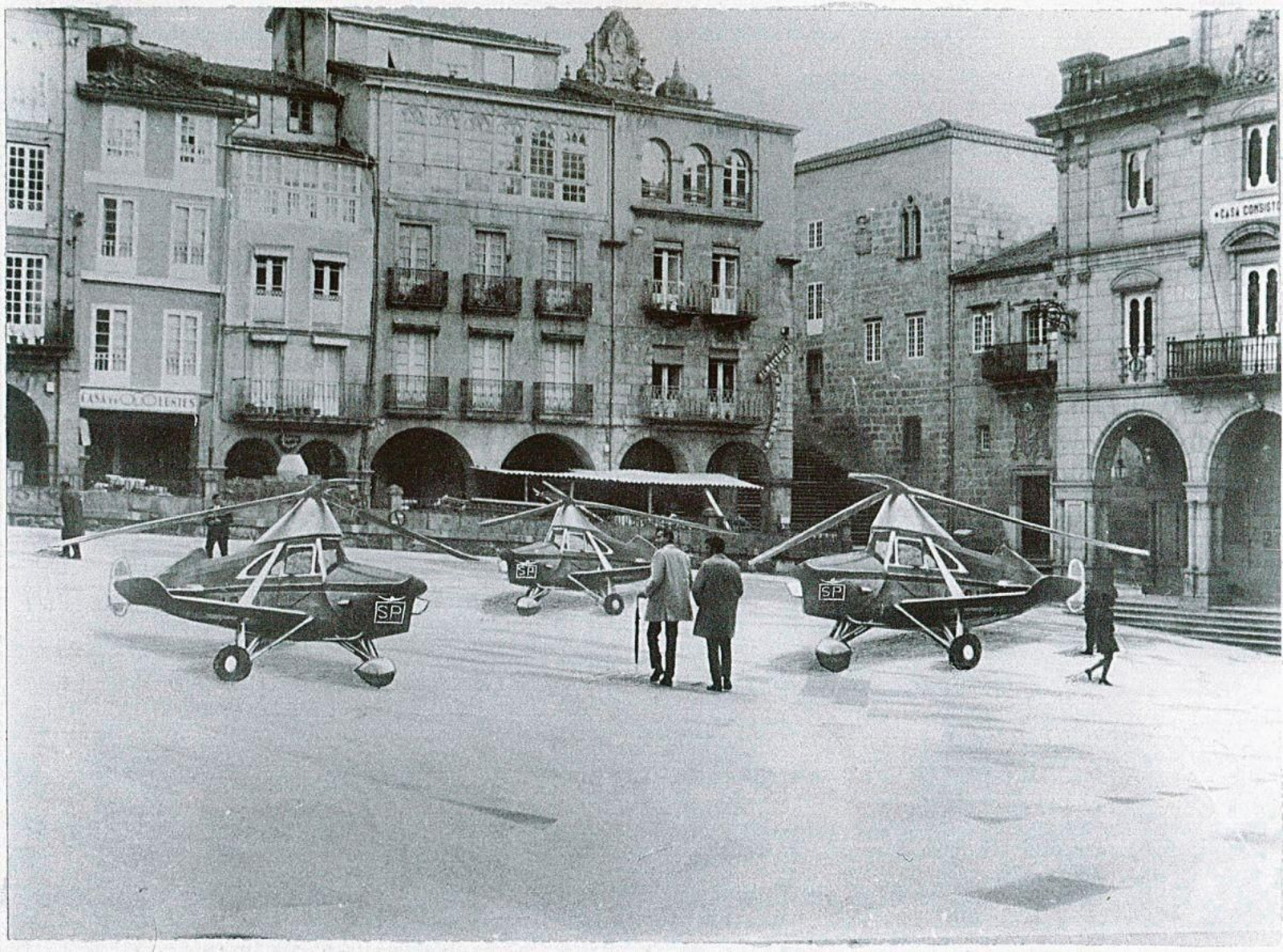 En 1969 el señor alcalde de la ciudad, David Ferrer, tuvo la feliz idea de adquirir tres mini helicópteros destinados a cumplir misión de taxis para evitar los numerosos atascos que sufría la ciudad. Solo admitían dos pasajeros. Si resultaba bien don David prometía comprar más.
