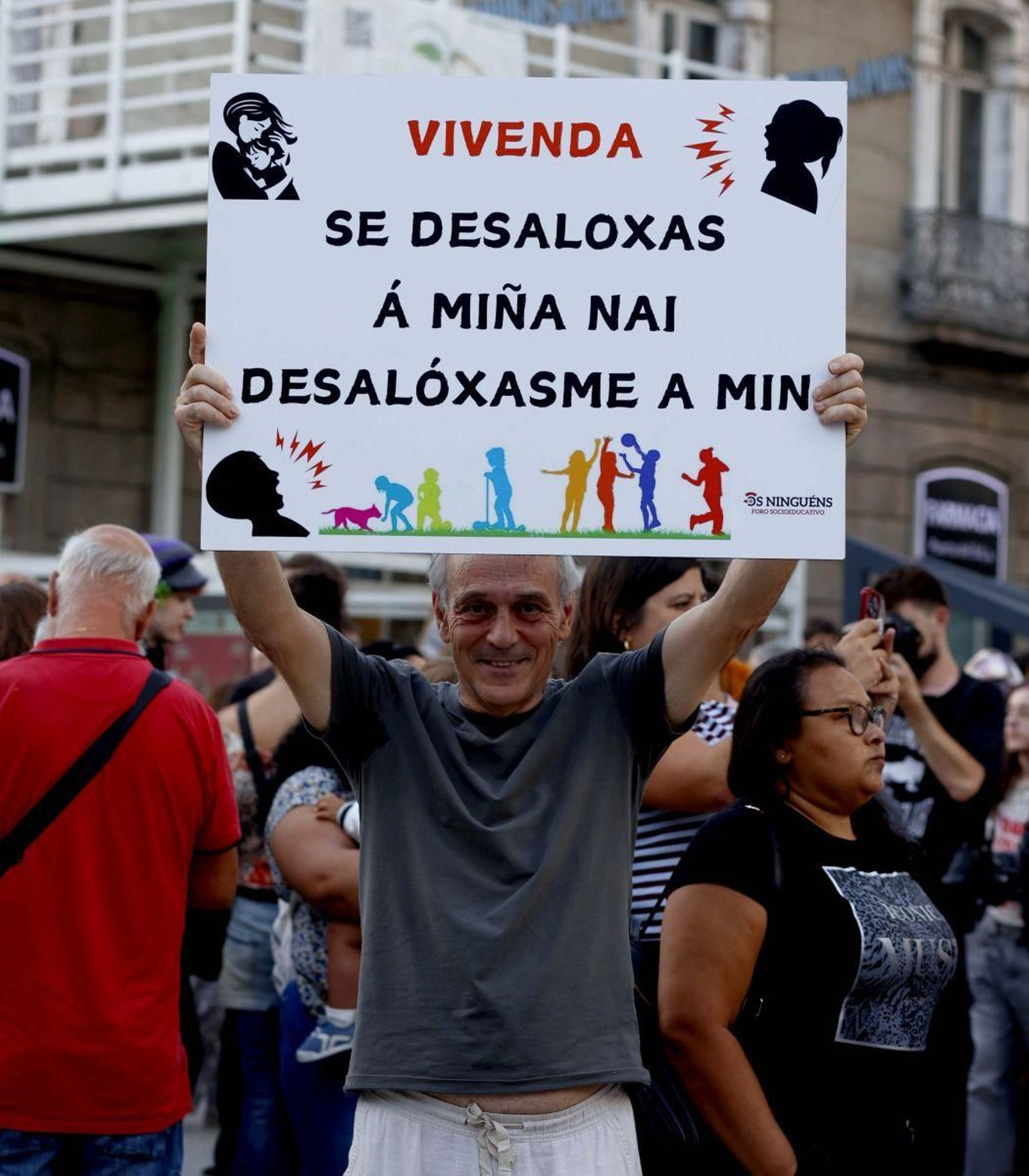 Galería | Vigo sale a la calle por la situación de la vivienda