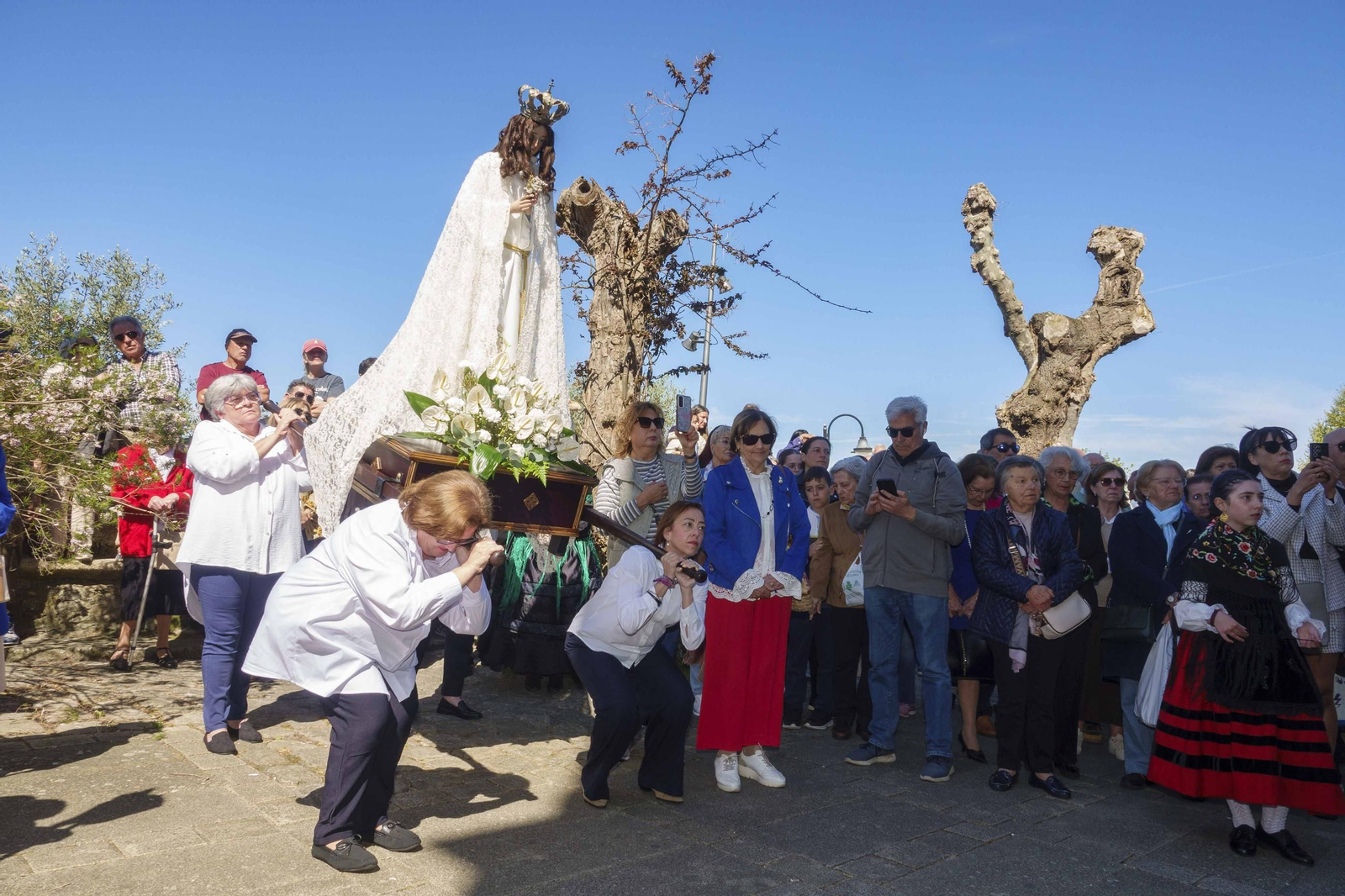 Galería | La Procesión del Encuentro de Bouzas despide la Semana Santa