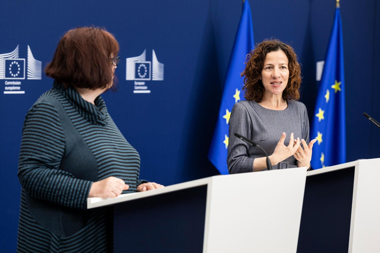 Las firmantes del acuerdo durante su presentación