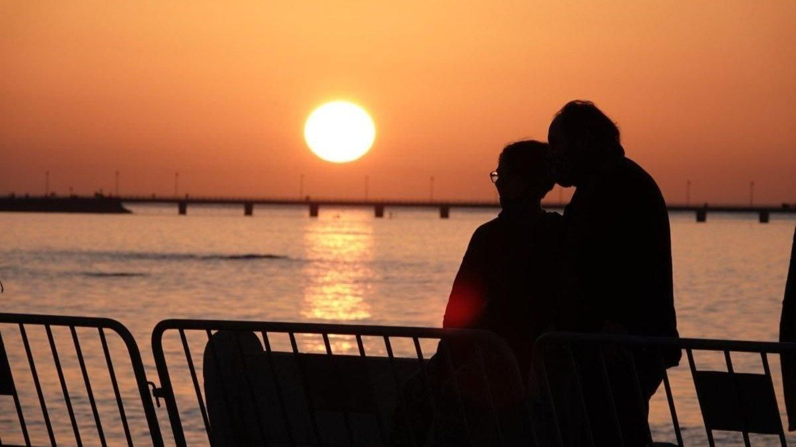 Puesta de sol estos días en la Ría de Vigo, todo un espectáculo tardío.