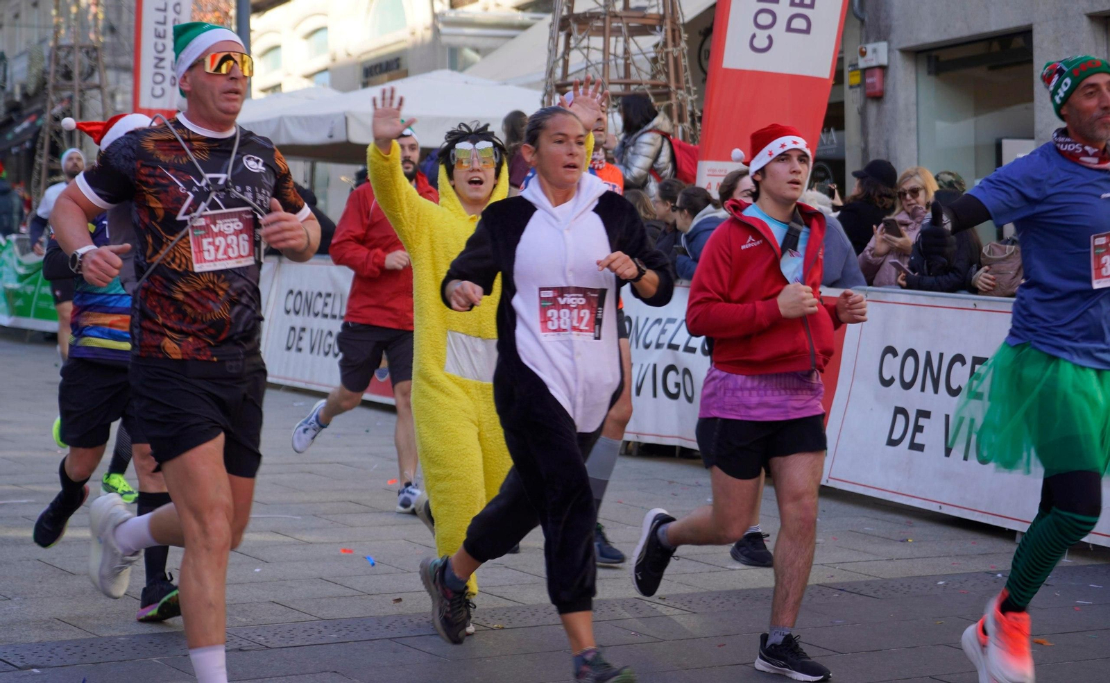 Galería | Disfraces y atletismo en la San Silvestre de Vigo 2025