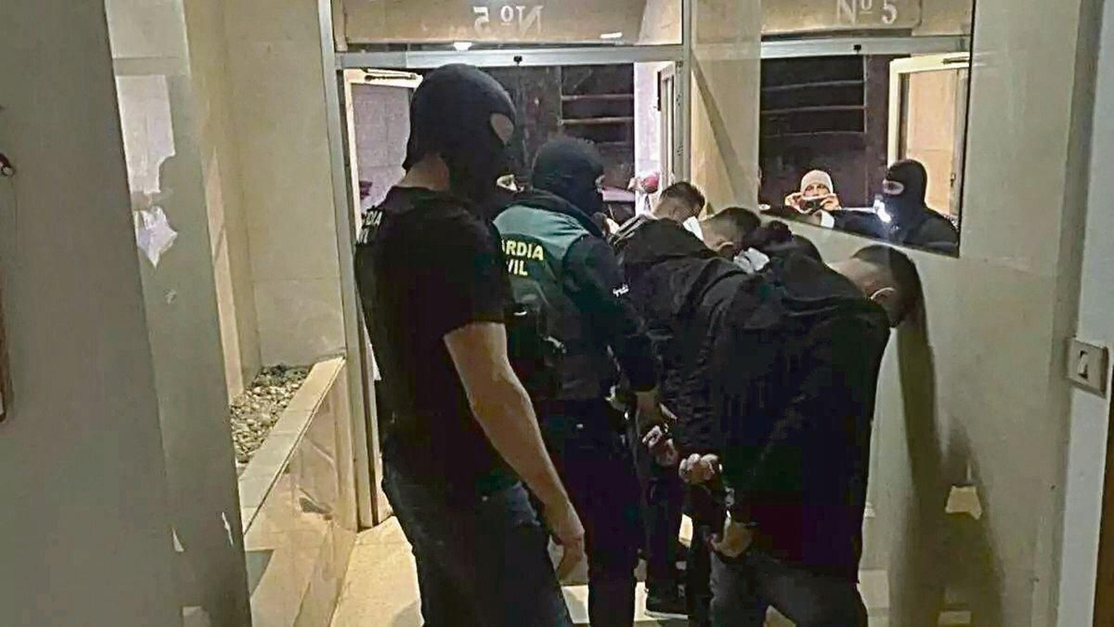 Imagen de la última detención de una banda itinerante en Tui de robos en viviendas en diciembre pasado.