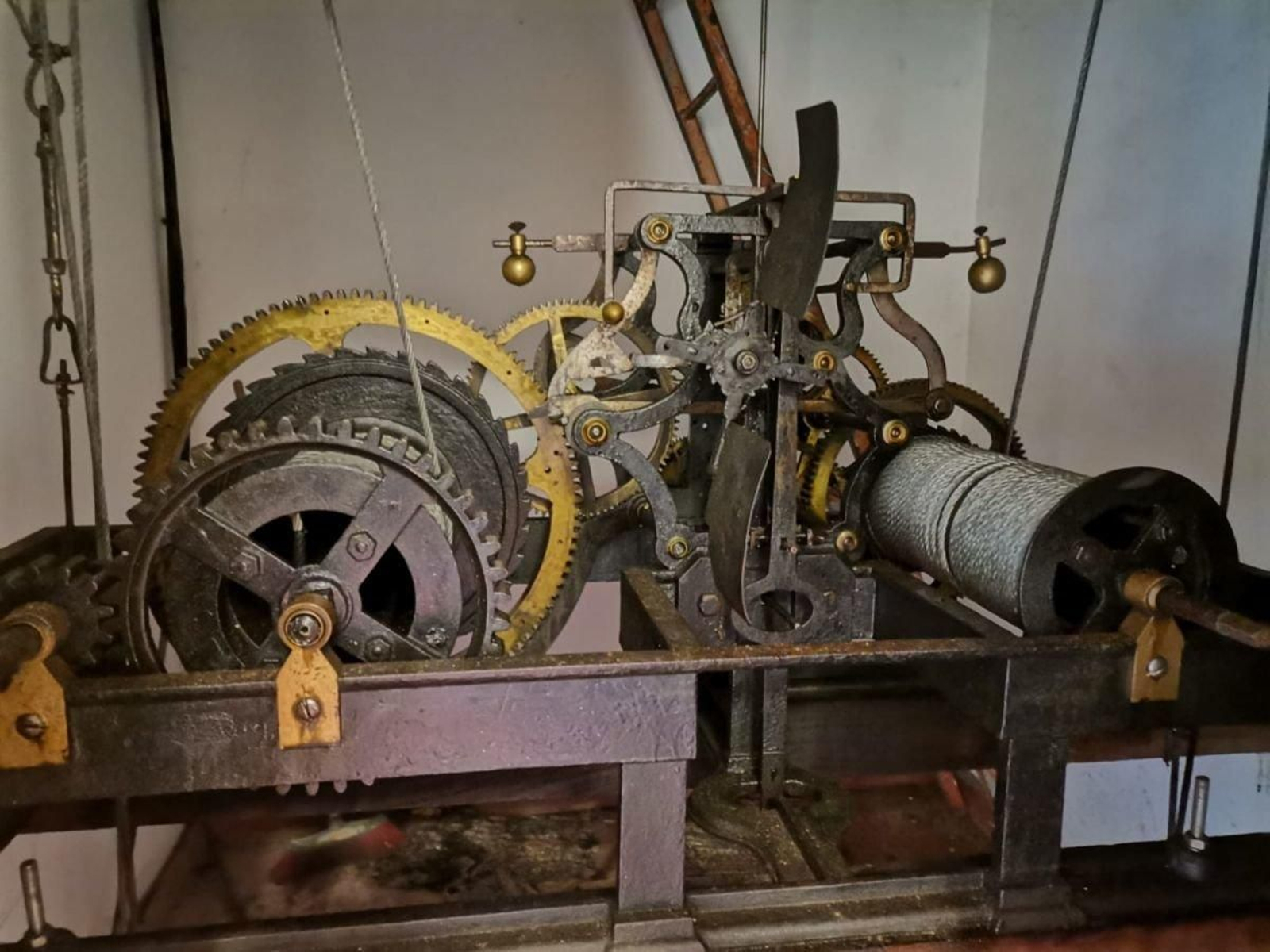 La maquina del reloj de la torre del Concello de Carballiño.