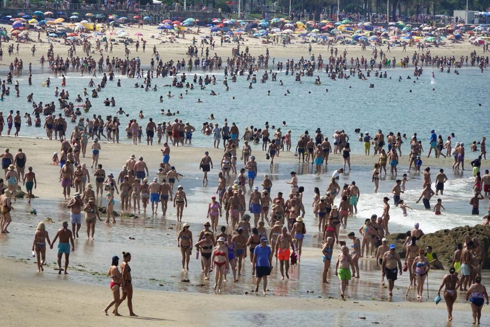 Las altas temperaturas afectan a la salud física y mental de las personas.