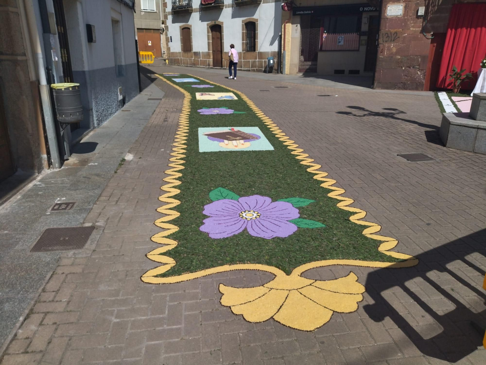 Alfombra floral por el Corpus Christi en A Rúa.