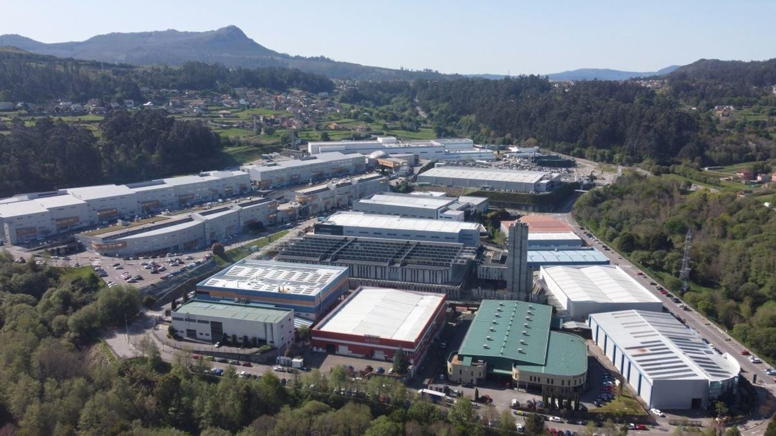 En el Parque Tecnológico de Vigo hay varias naves a la venta.