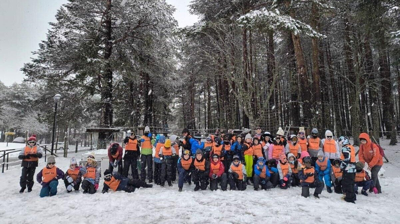 El segundo turno de EsquiOu disfrutando en la Estación de Manzaneda.