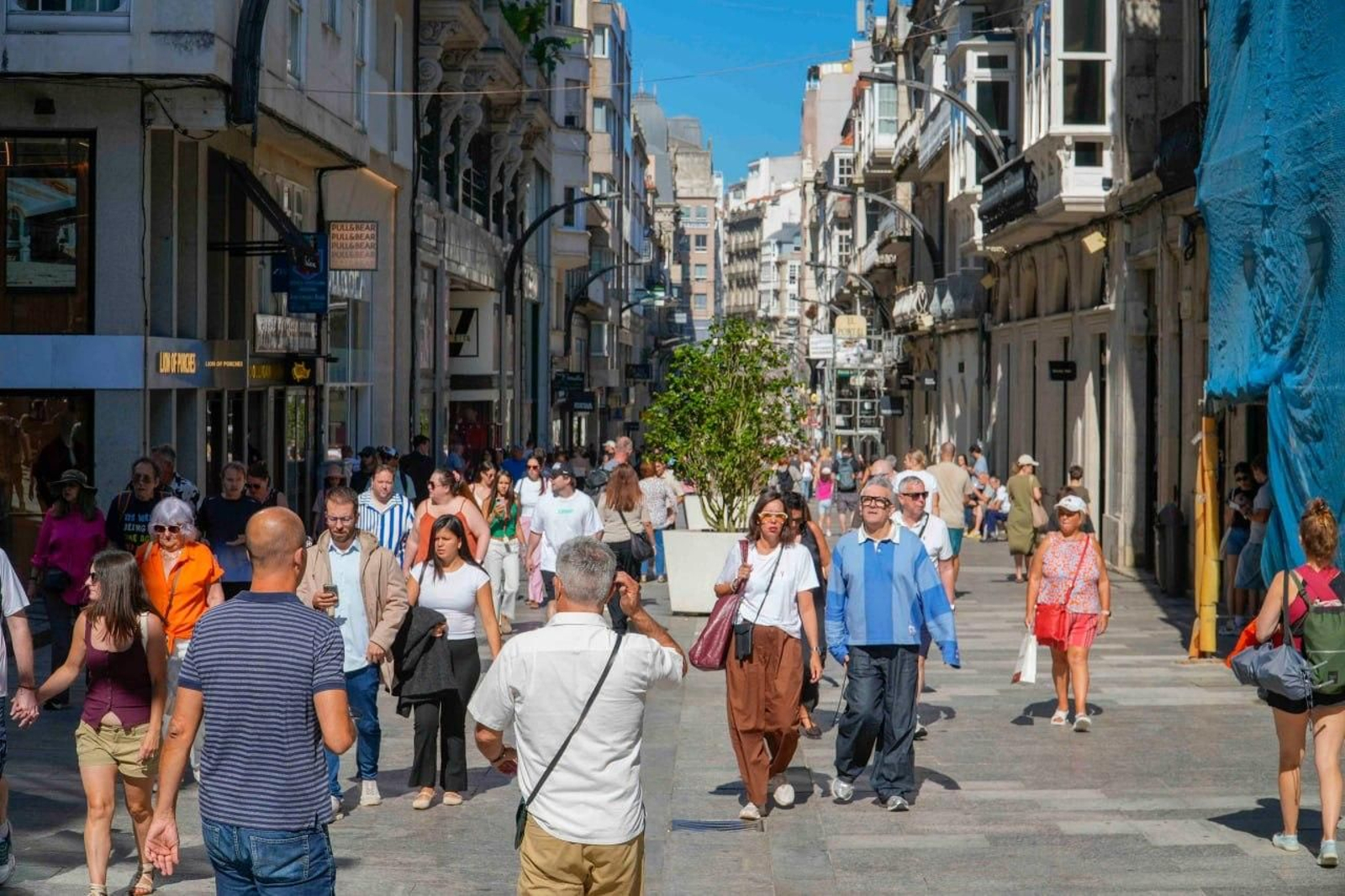 Galería | Vigo se llena de cruceristas en una jornada histórica