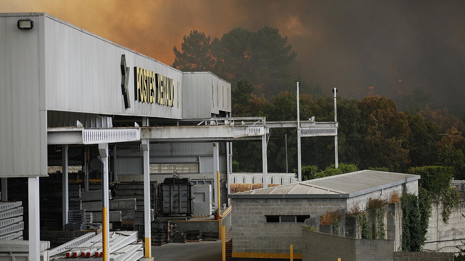Galería | El fuego rodea Ourense
