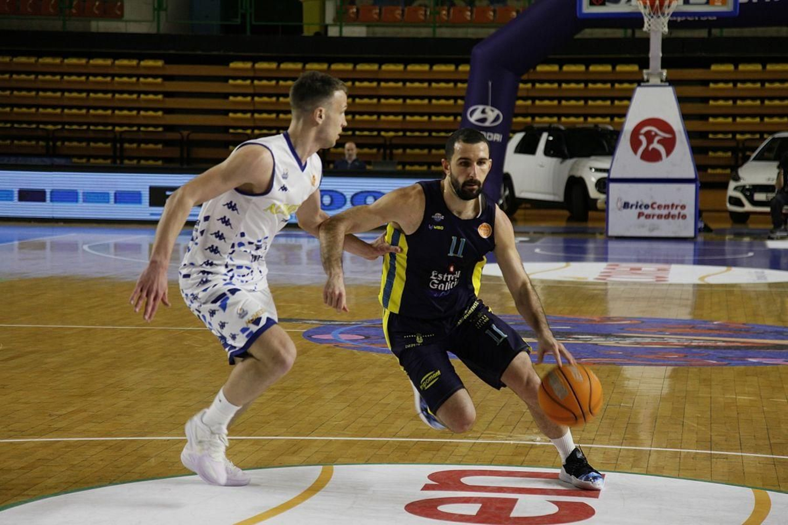 El base canario del COB, Javi López, se adentra en la zona.