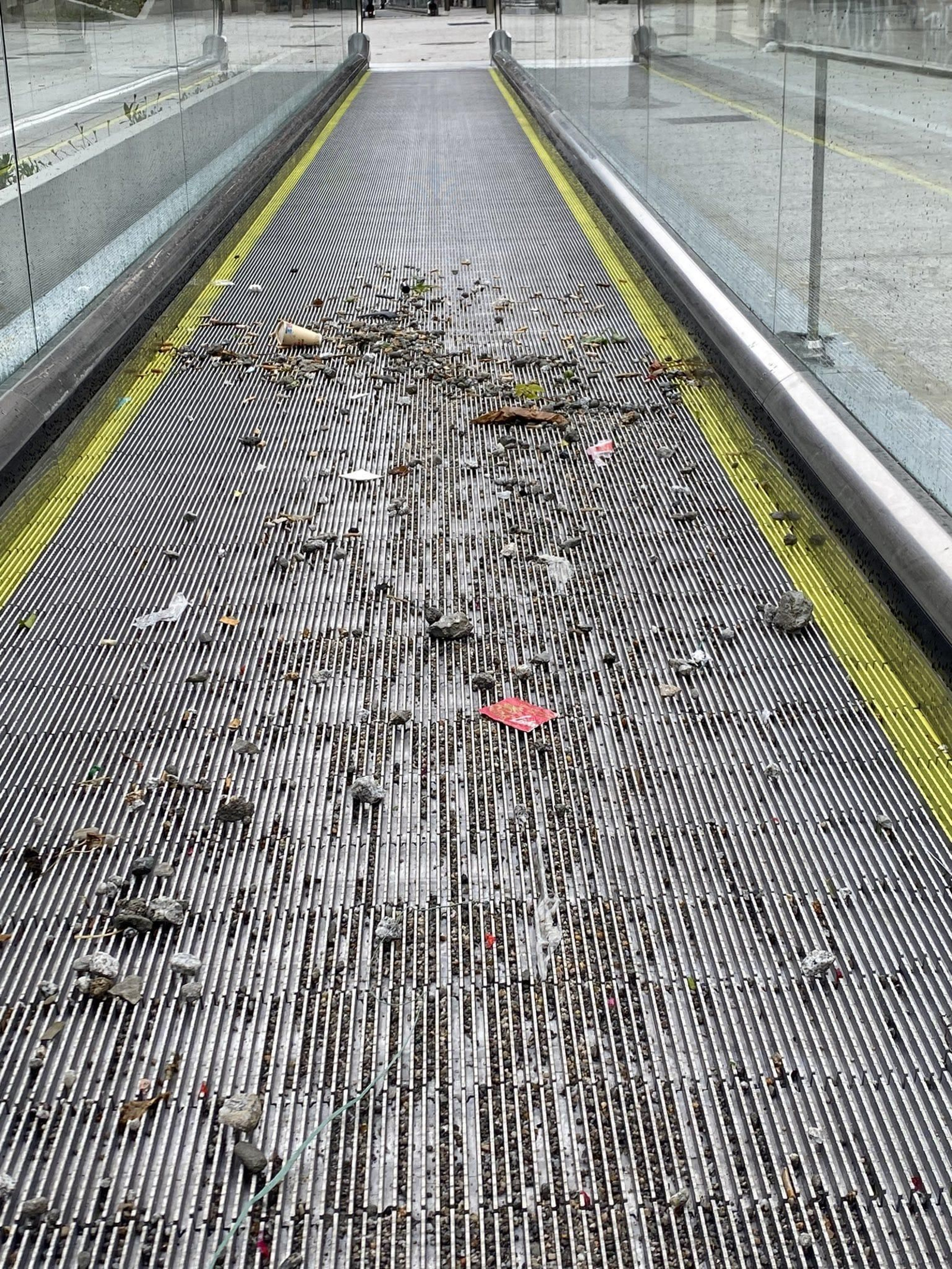 Así quedaron las rampas mecánicas tras la tormenta.