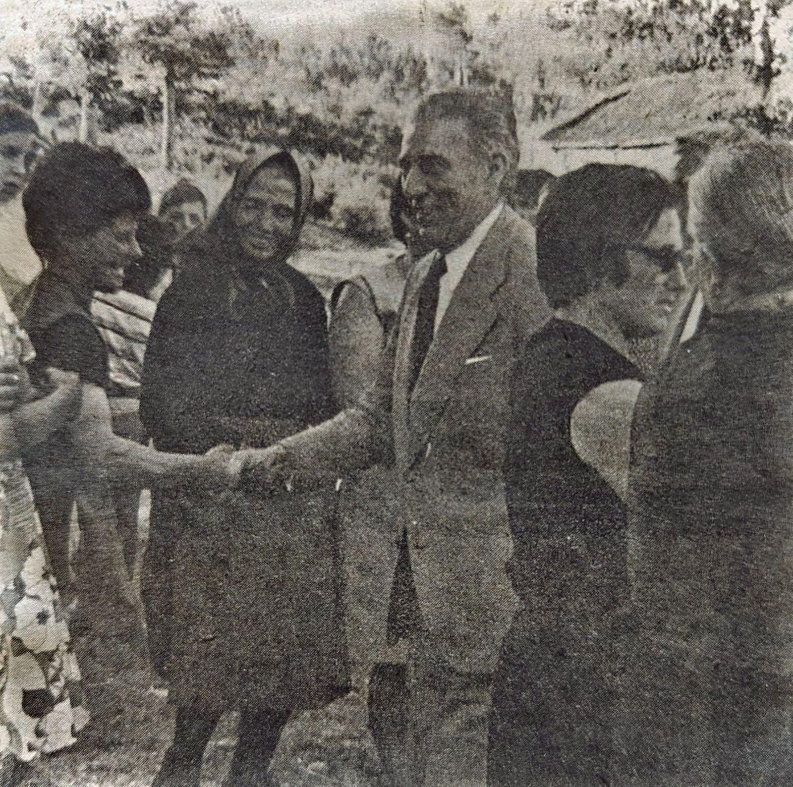 El gobernador civil saluda a los vecinos de San Cristóbal de Cea