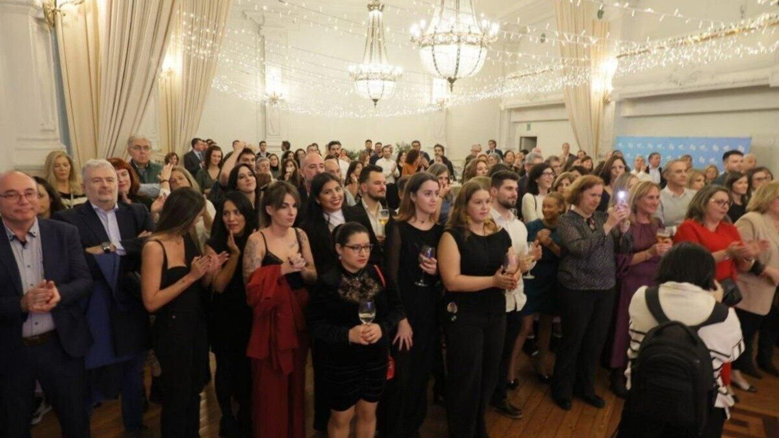 Parte de los asistentes a la fiesta de aniversario, en Vigo.