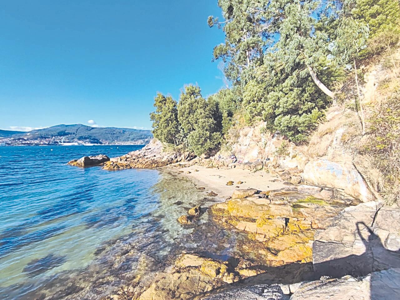 CALA DO FARO, AL PIE DE A GUÍA