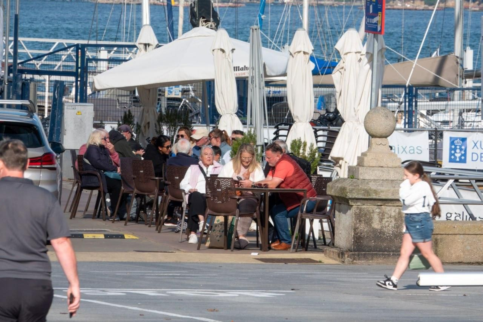 Galería | Dos gigantes del mar cierran el año en el puerto de Vigo