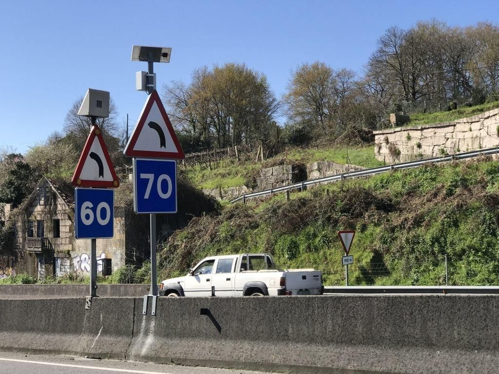 Varias de las nuevas señales que han sido colocadas.