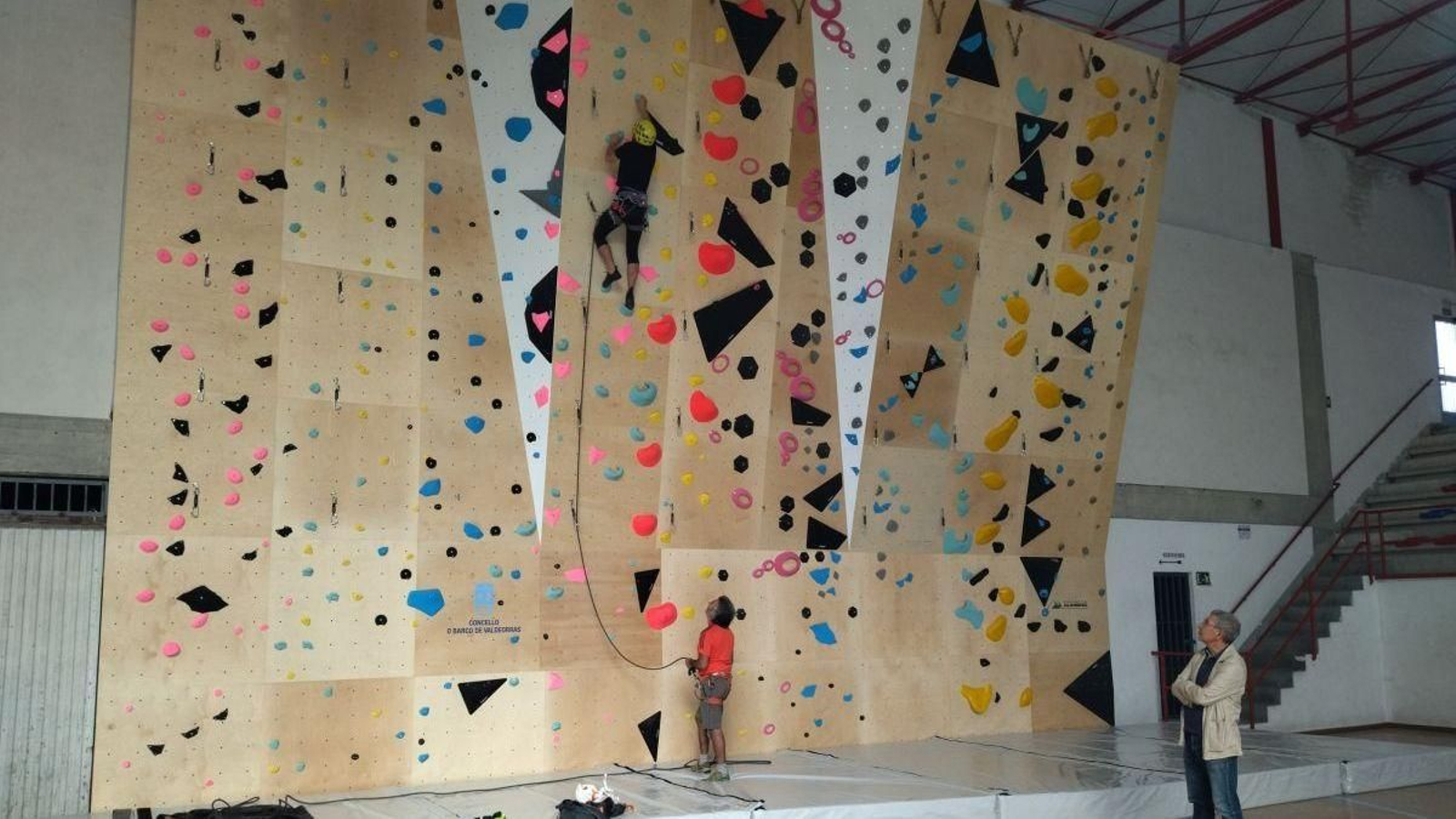 El pabellón de Calabagueiros ya tiene nuevo rocódromo