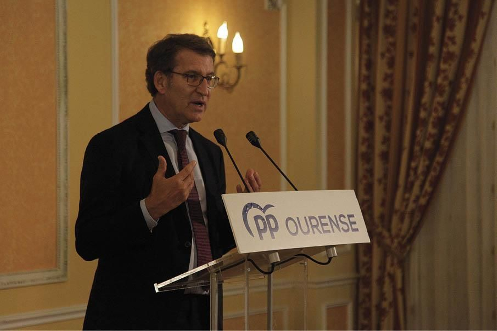 El líder del PP en Galicia, Alberto Núñez Feijóo, ayer en la junta directiva del partido en Ourense (MIGUEL ÁNGEL).