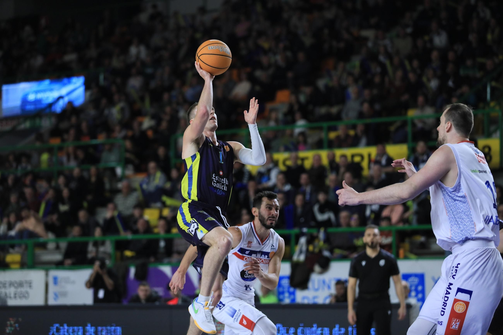 Galería | El Pazo, a reventar para el derbi COB-Obradoiro