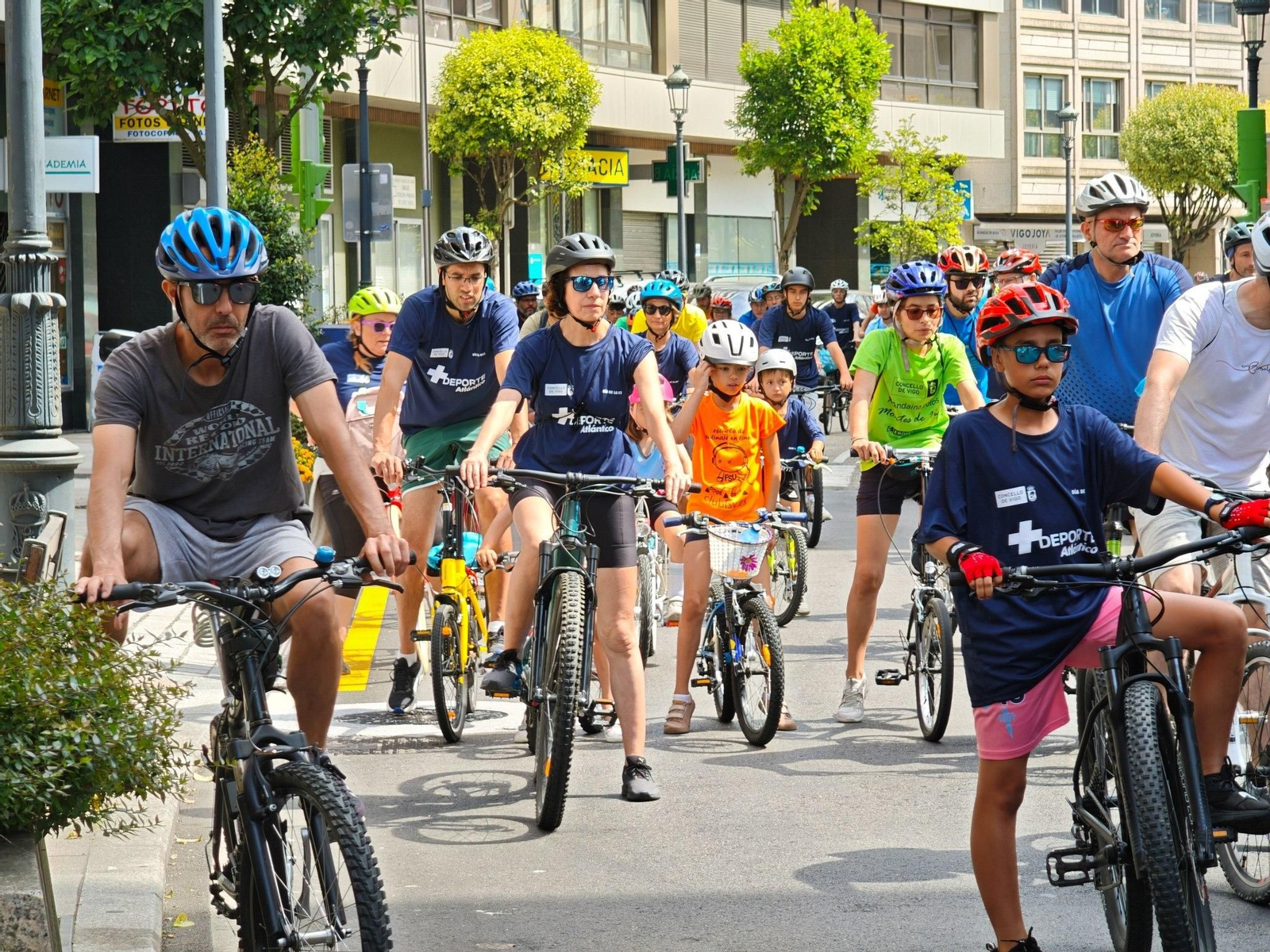 Galería | El ciclismo toma Vigo con la primera edición del Día de la Bici de Atlántico