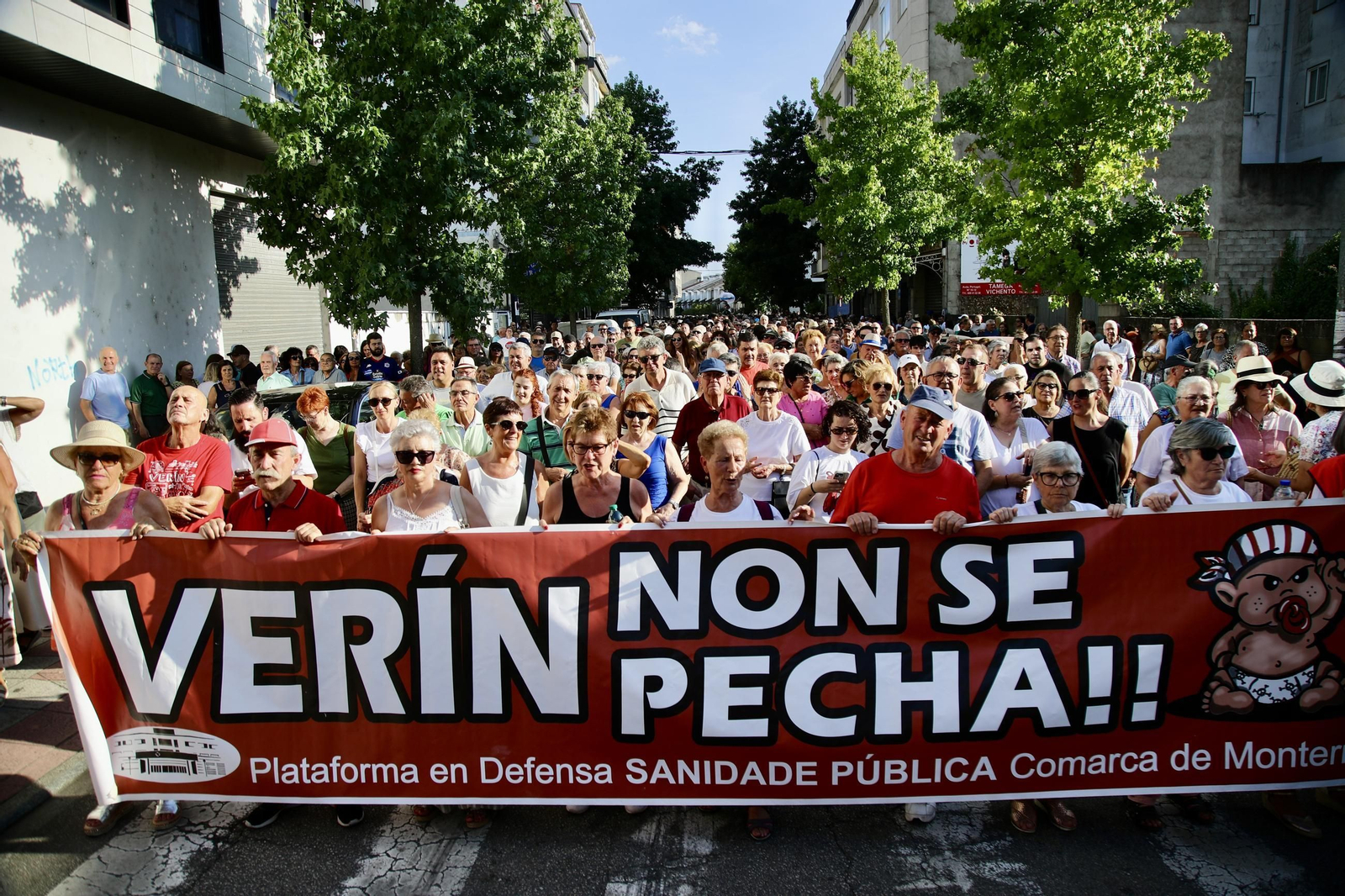 Galería | Verín sale a la calle para defender su hospital y reclamar la reactivación de servicios