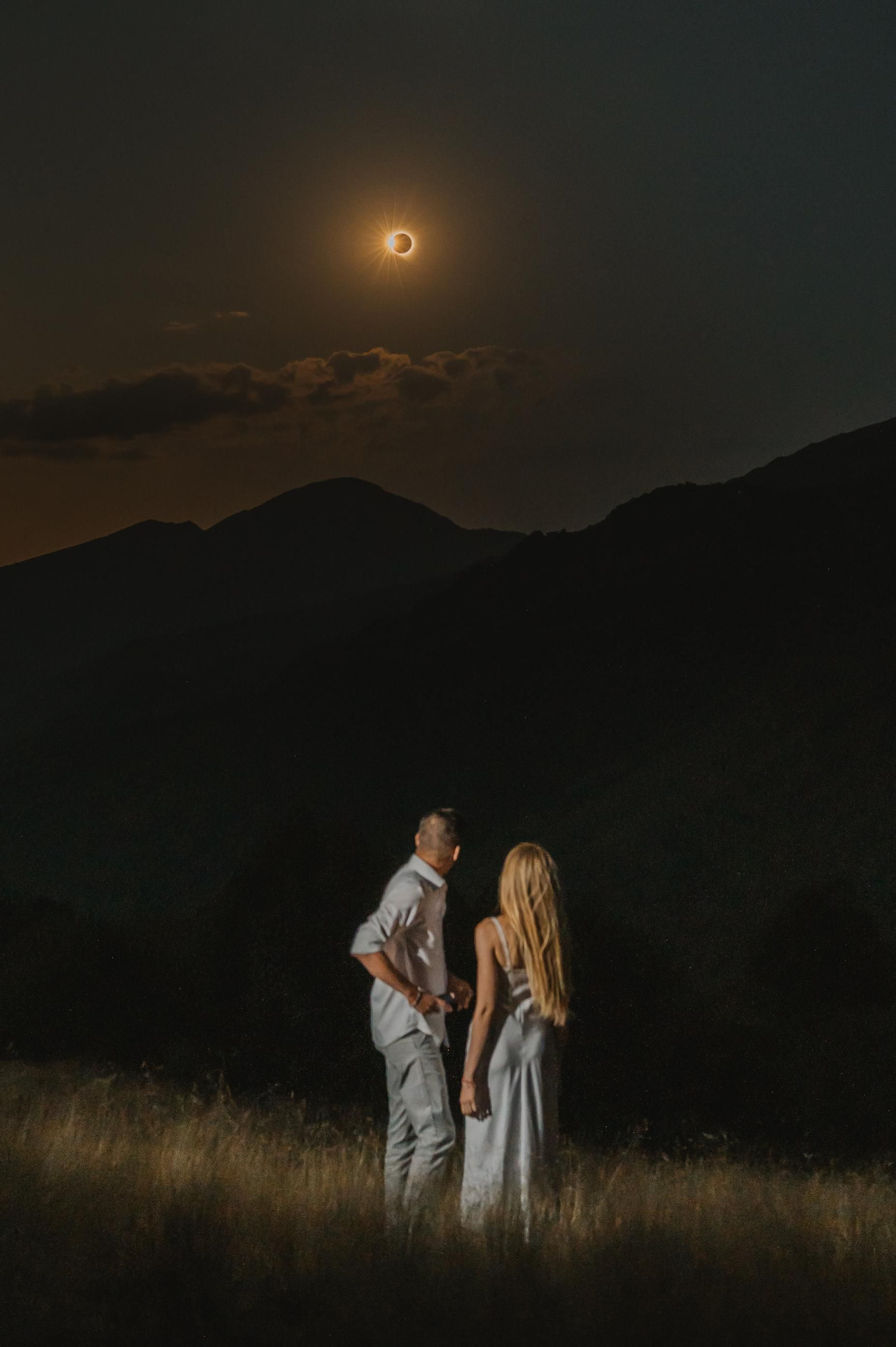 La fotografía previa a la pedida de mano.