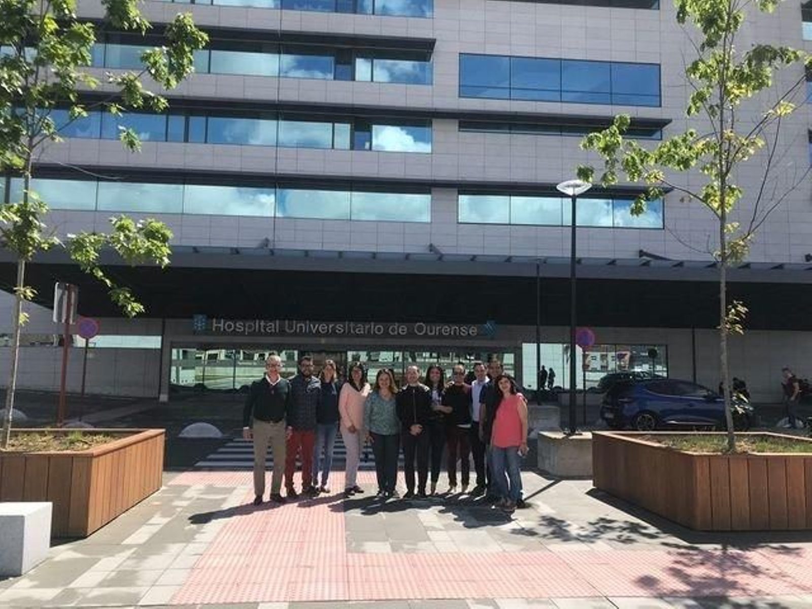 Alumnos del máster, ayer en su visita al nuevo hospital de Ourense.