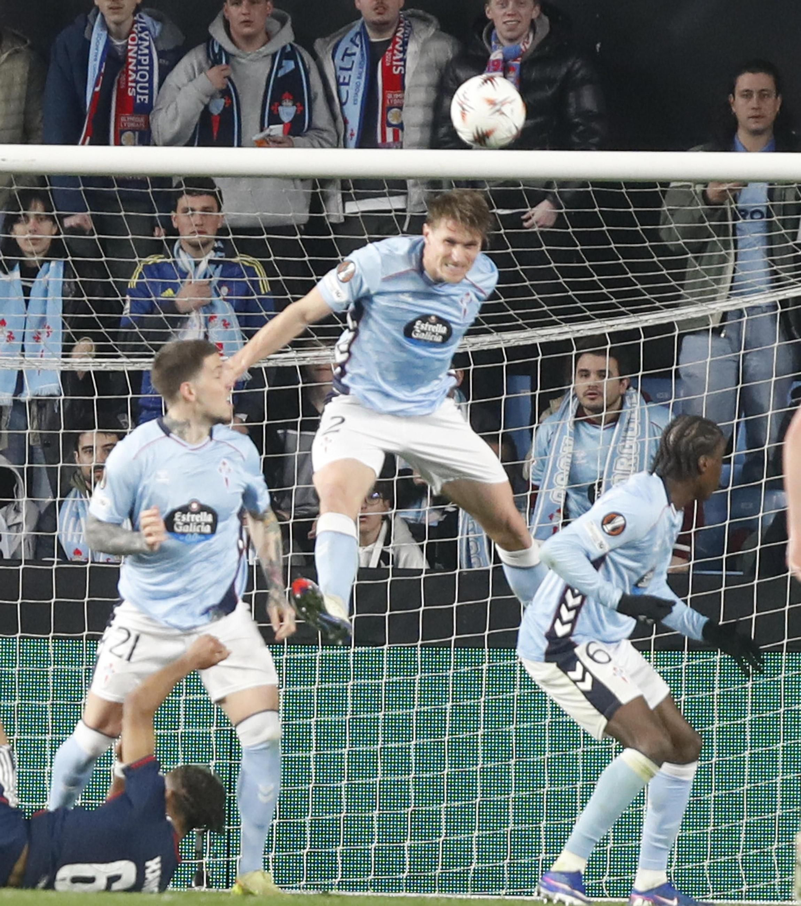 Galería | El Celta y el Olympique, un duelo de altura en Balaídos