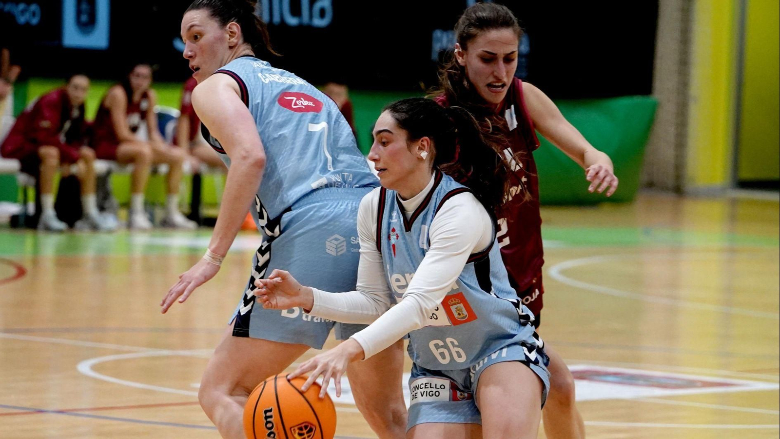 Jugada de bloqueo y continuación realizada por el Celta Femxa Zorka.